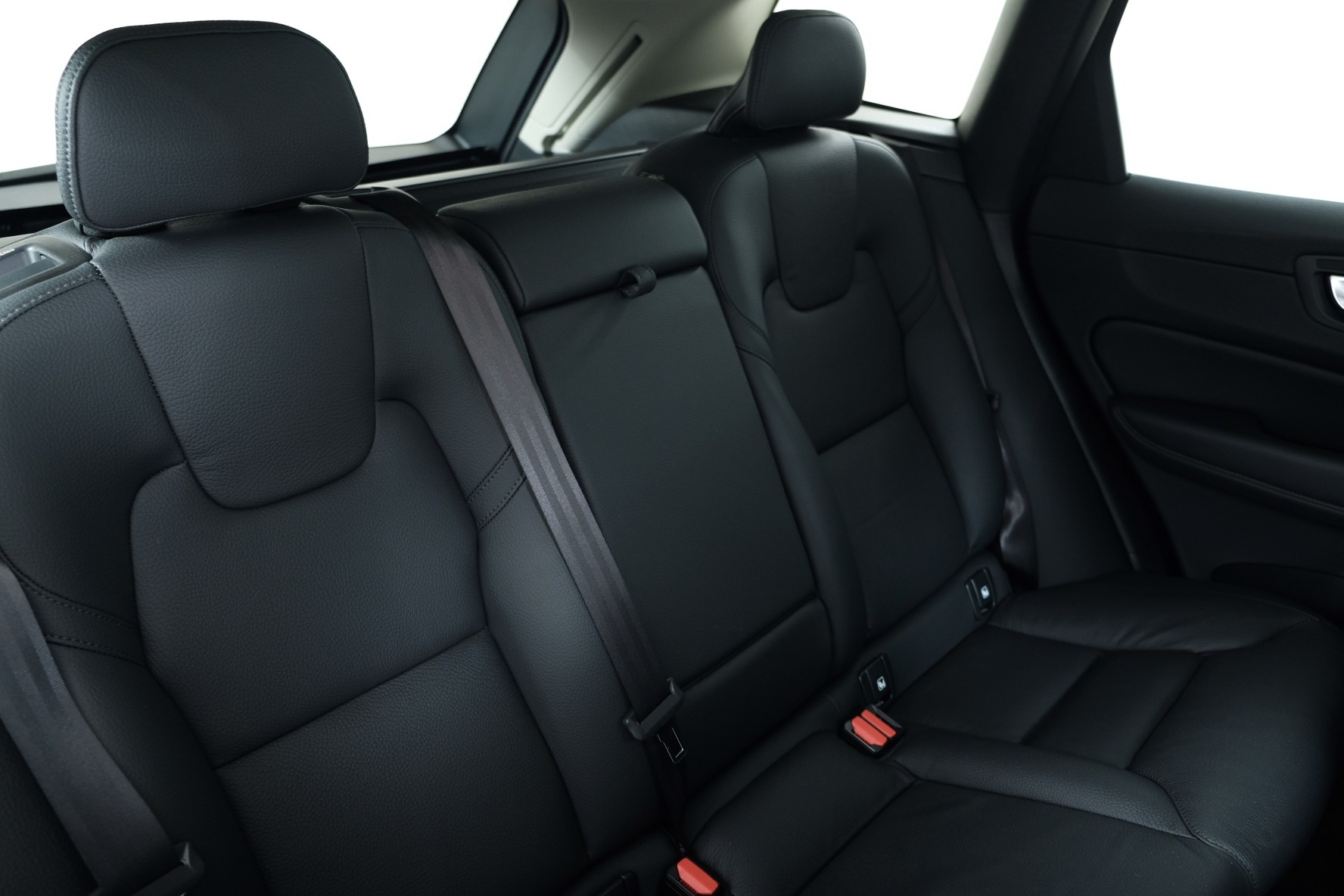 VOLVO XC60 2.0 T6 TE XCENTRIC eAWD-image-12