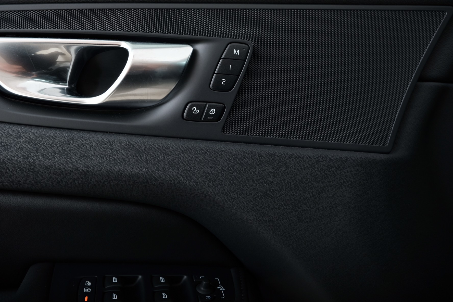 VOLVO XC60 2.0 T6 TE XCENTRIC eAWD-image-9