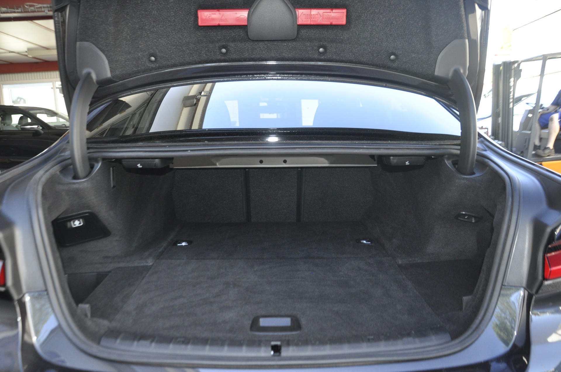 BMW 545e xDrive Colour Edition Steptronic-image-14