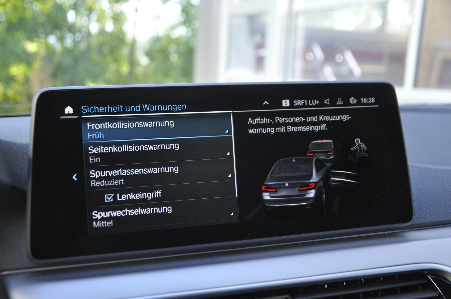 BMW 545e xDrive Colour Edition Steptronic-image-12