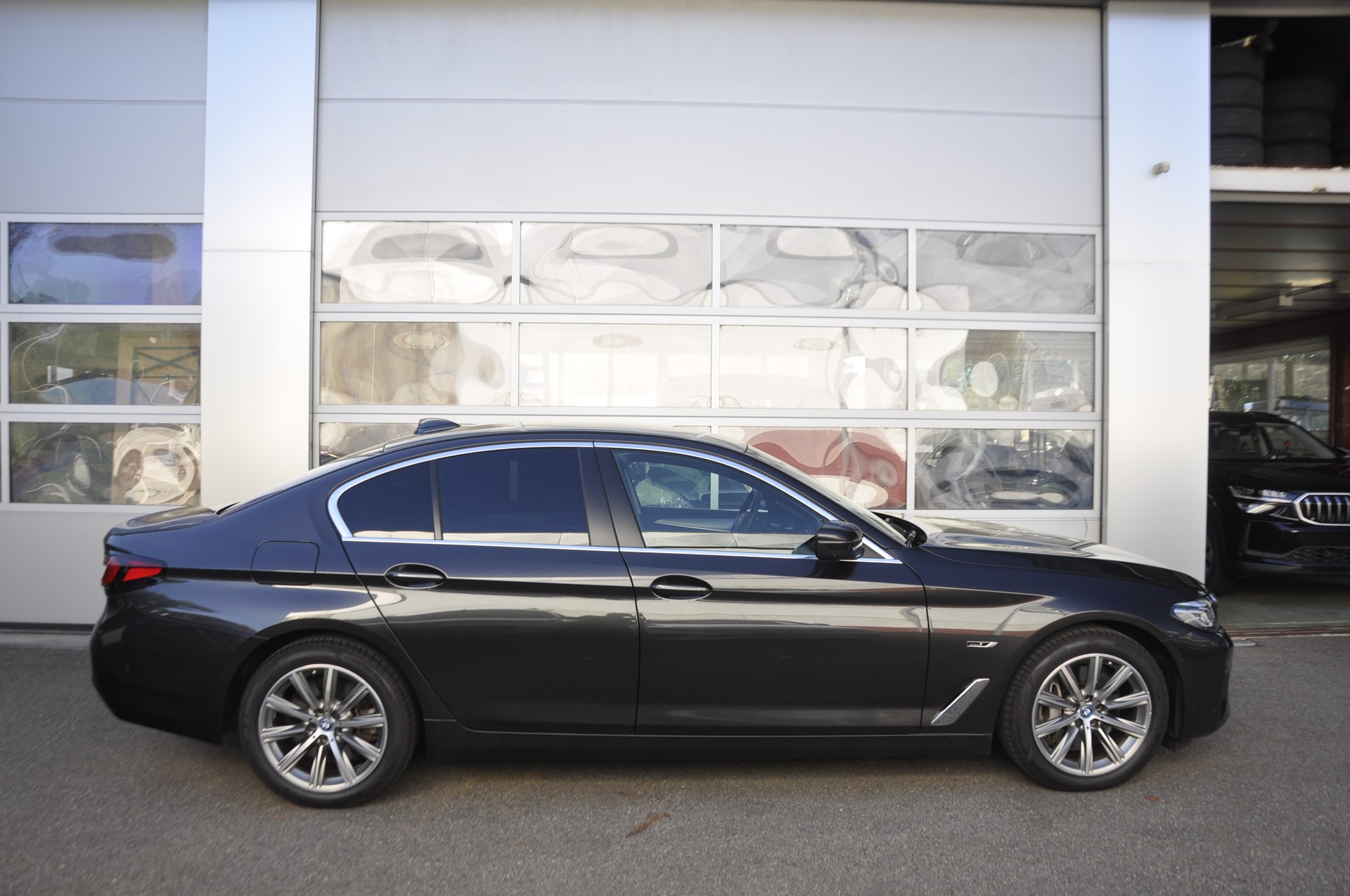 BMW 545e xDrive Colour Edition Steptronic-image-1