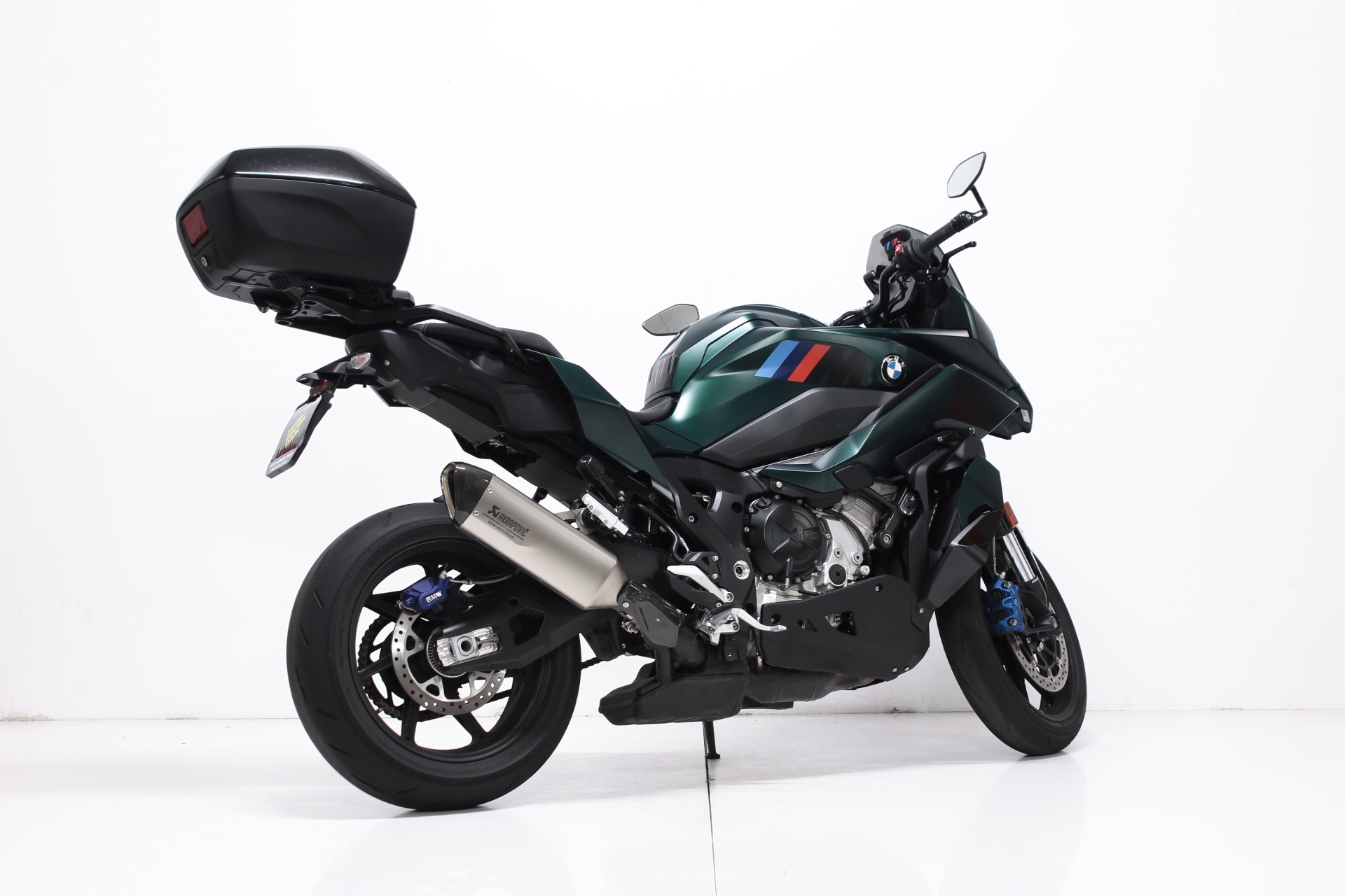 BMW M 1000 XR-showroom-element-2