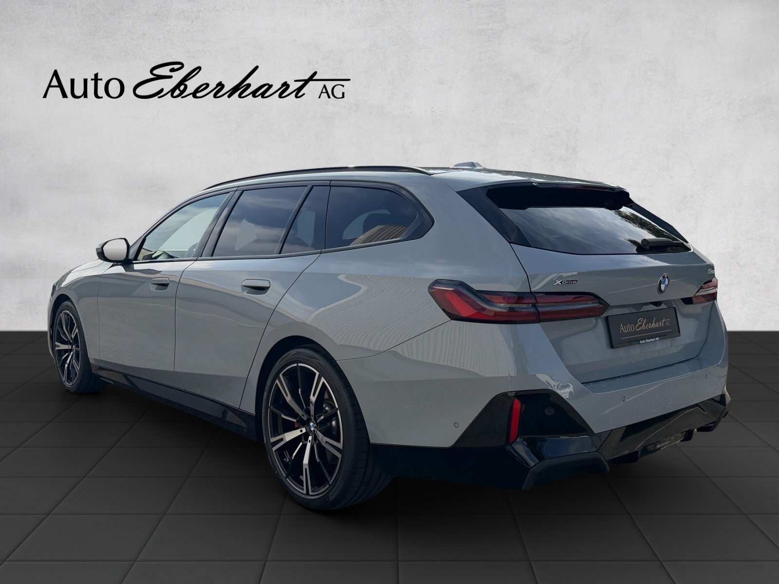 BMW 540d xDrive Touring M Sport Pro-showroom-element-1