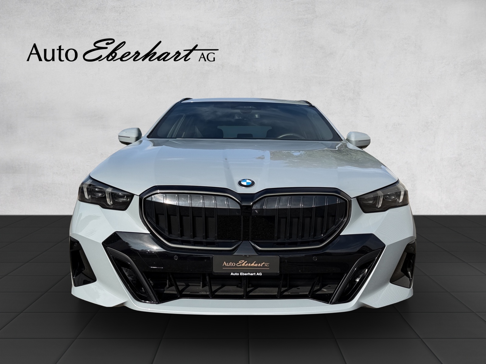 BMW 540d xDrive Touring M Sport Pro-showroom-element-3