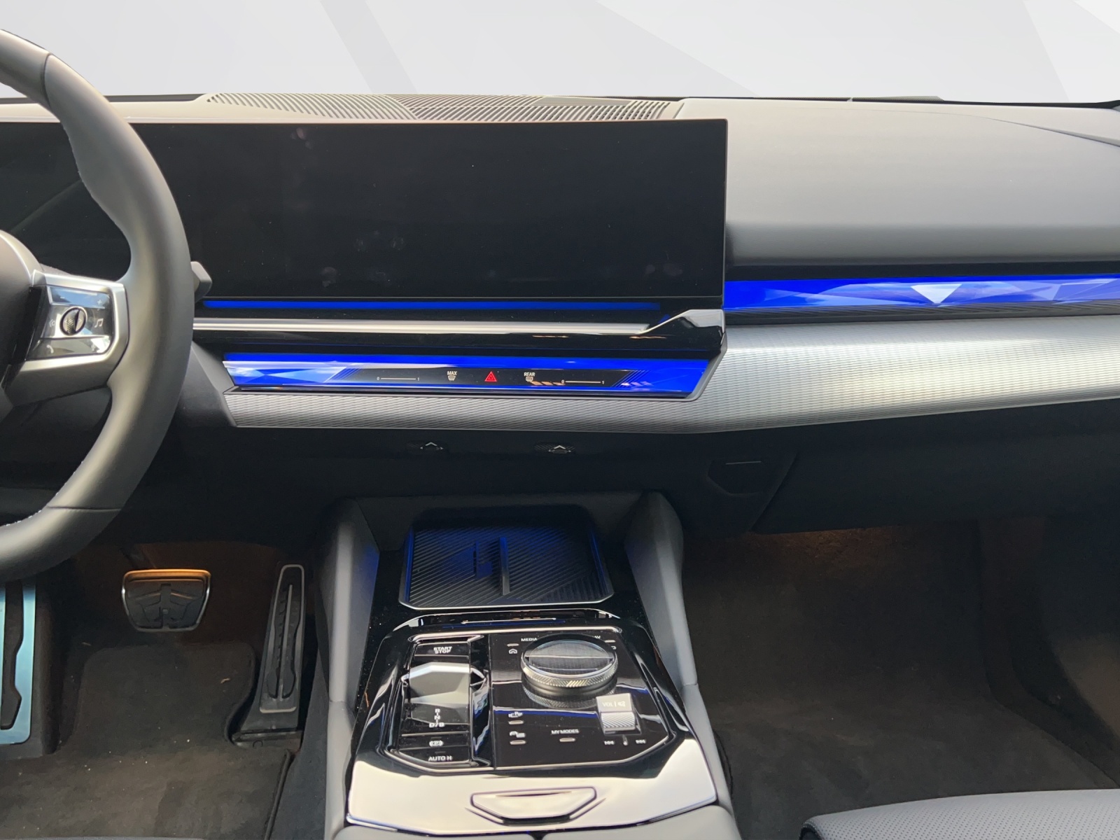 BMW i5 M60 xDrive-image-11