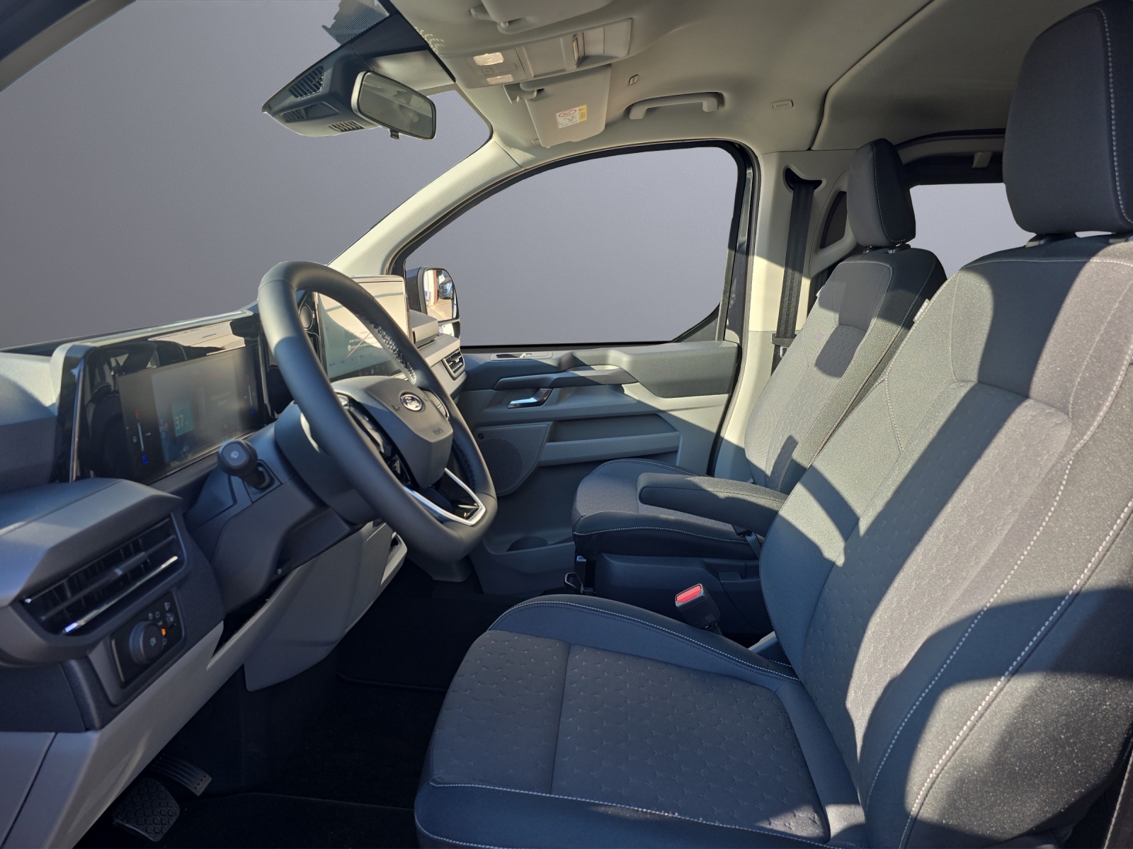FORD E-Tourneo C bus 340 L2 Titaniu-image-4