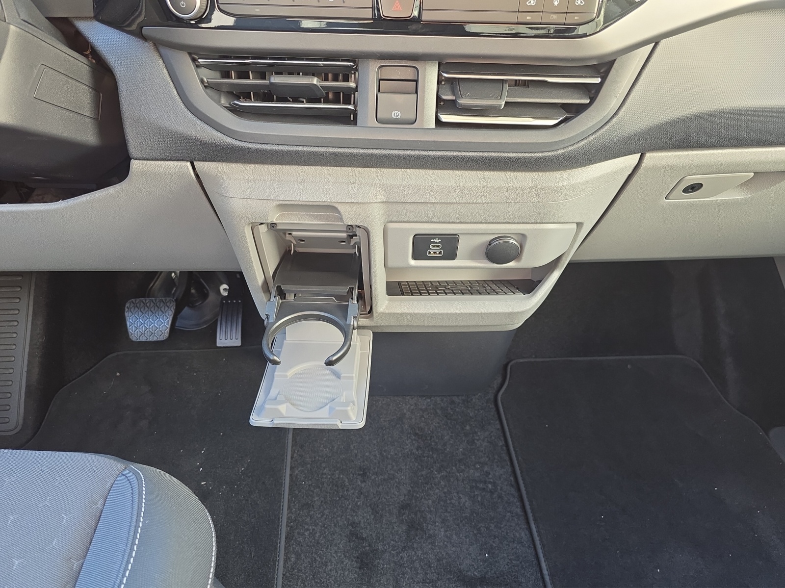 FORD E-Tourneo C bus 340 L2 Titaniu-image-10