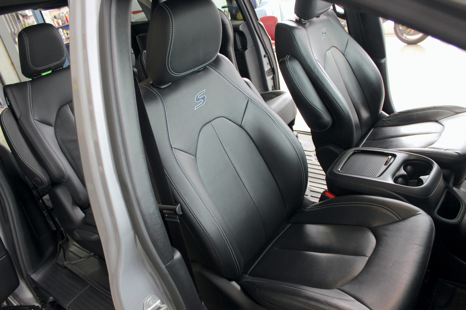 CHRYSLER Pacifica 3.6 V6 Plug-In HYBRID 💥 TOURING S 💥 TOP Ausstattung 💥 Lieferung möglich-image-18