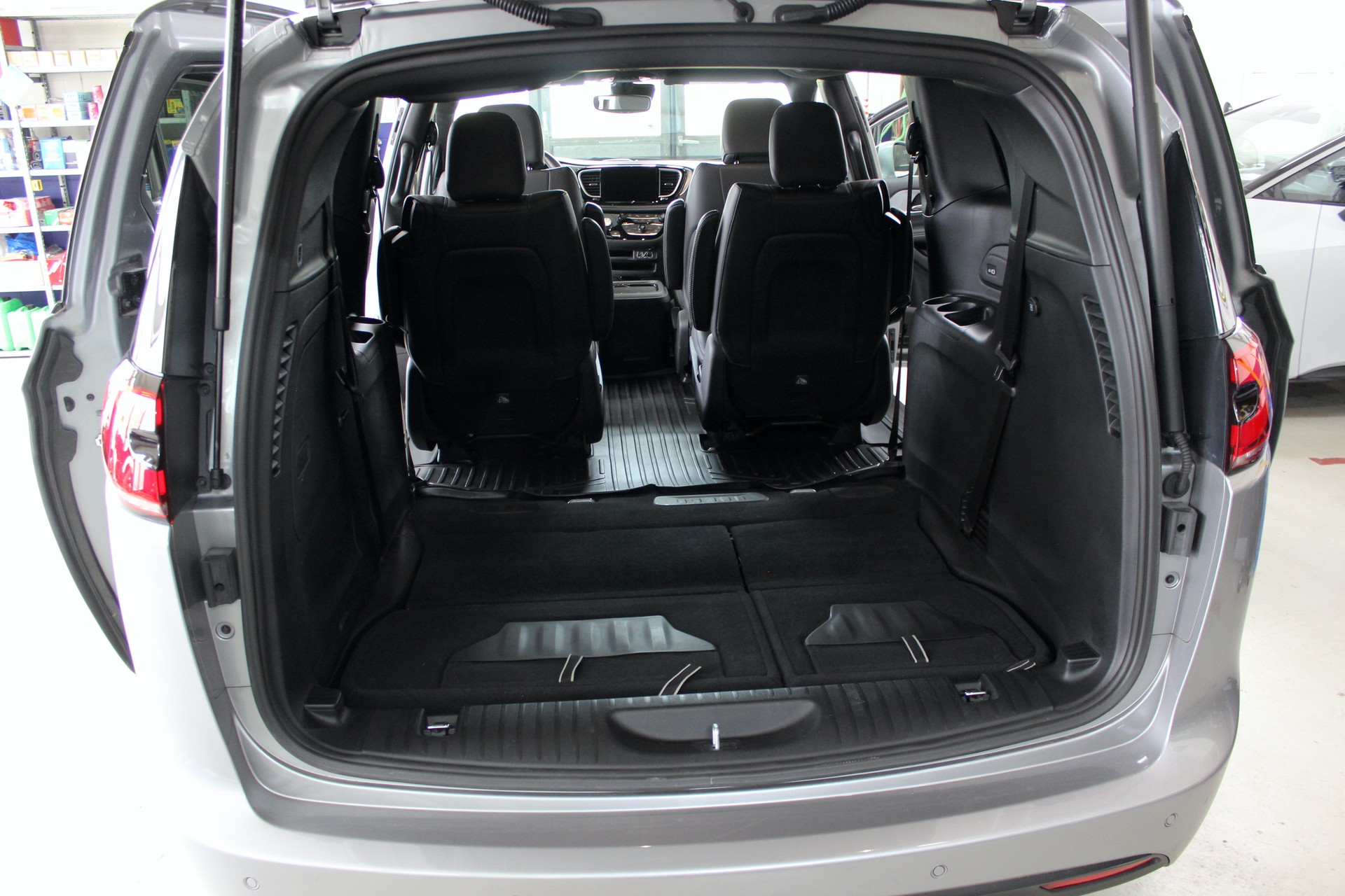 CHRYSLER Pacifica 3.6 V6 Plug-In HYBRID 💥 TOURING S 💥 TOP Ausstattung 💥 Lieferung möglich-image-25