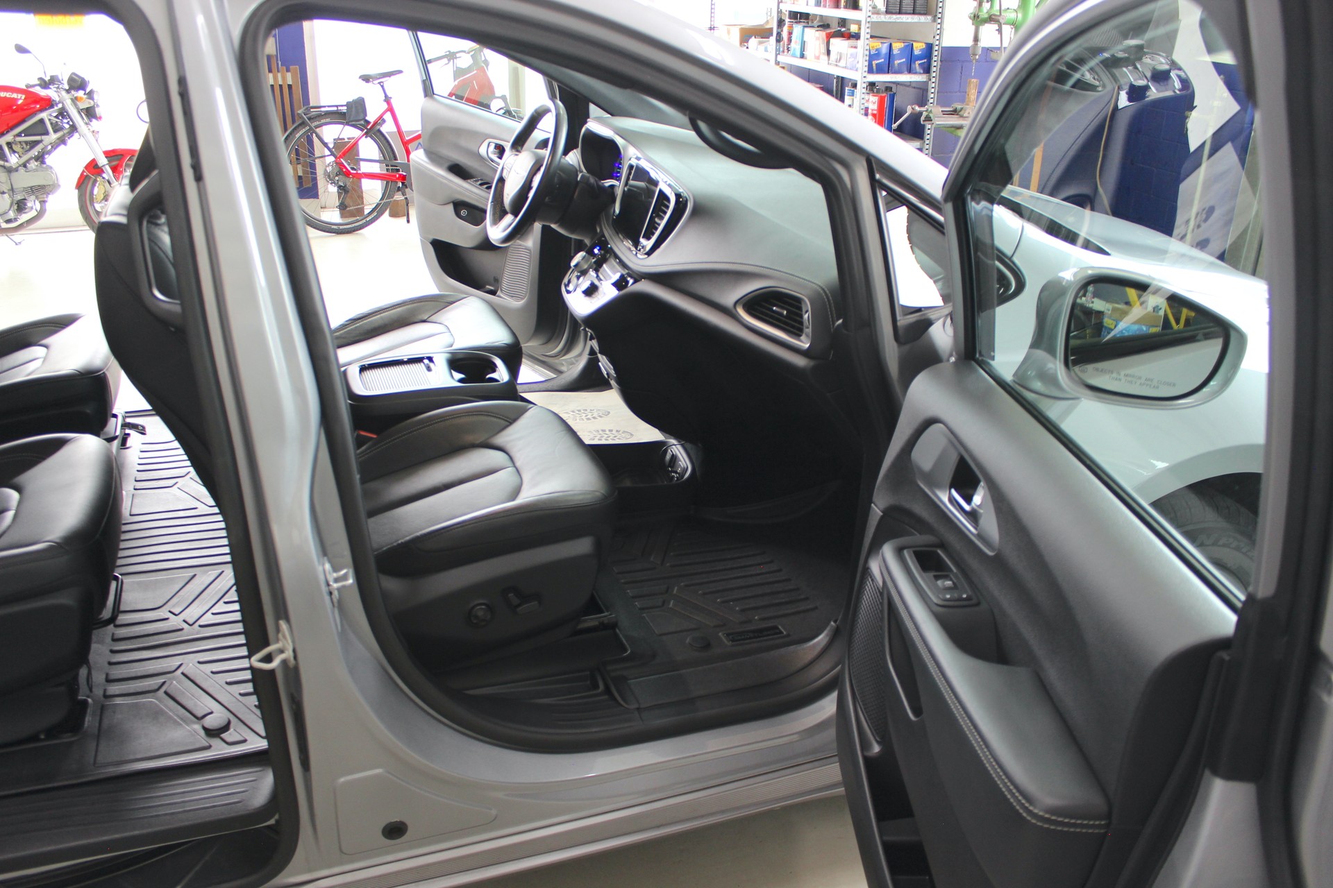 CHRYSLER Pacifica 3.6 V6 Plug-In HYBRID 💥 TOURING S 💥 TOP Ausstattung 💥 Lieferung möglich-image-17