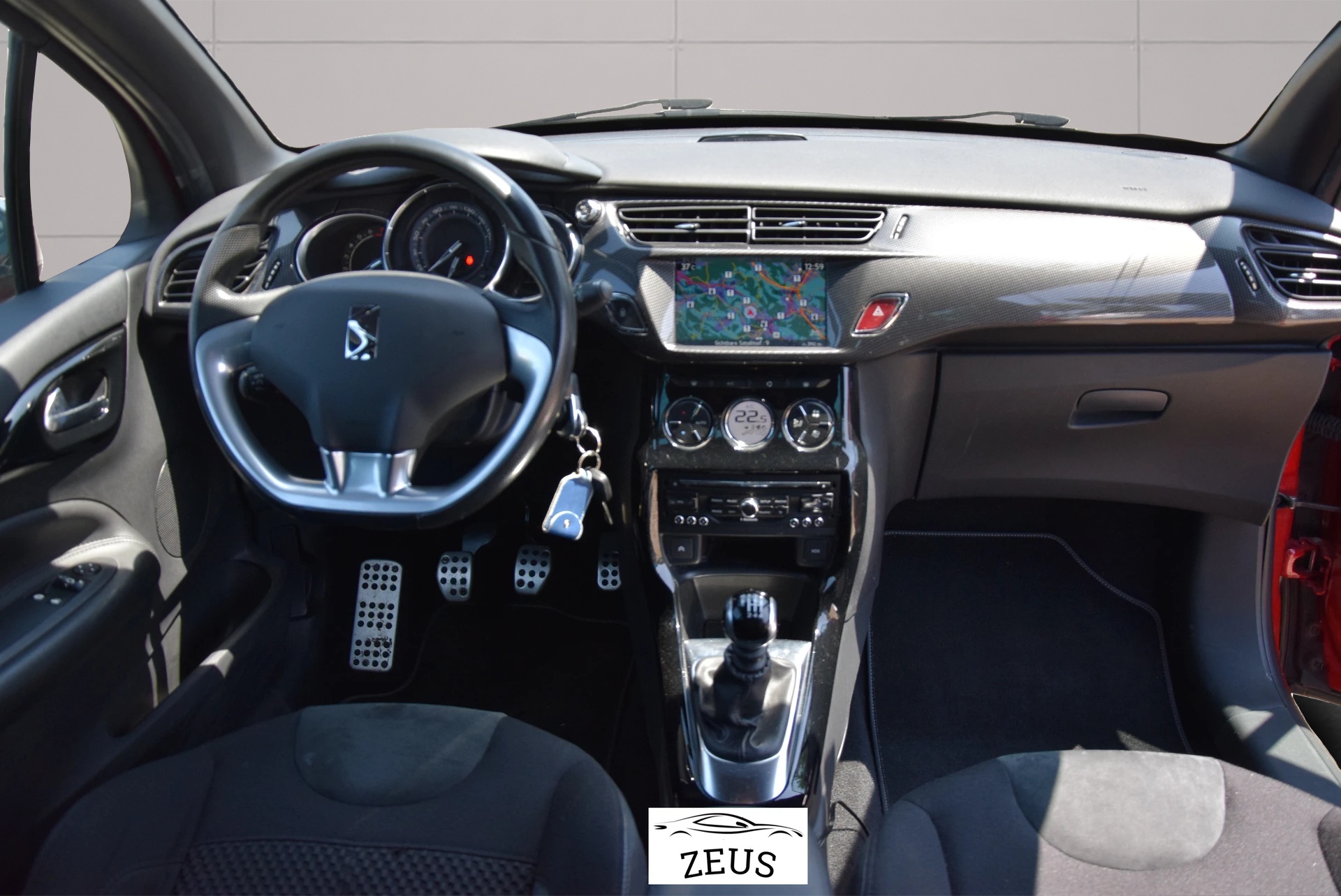 DS AUTOMOBILES DS3 1.6 THP Faubourg Addict-image-9