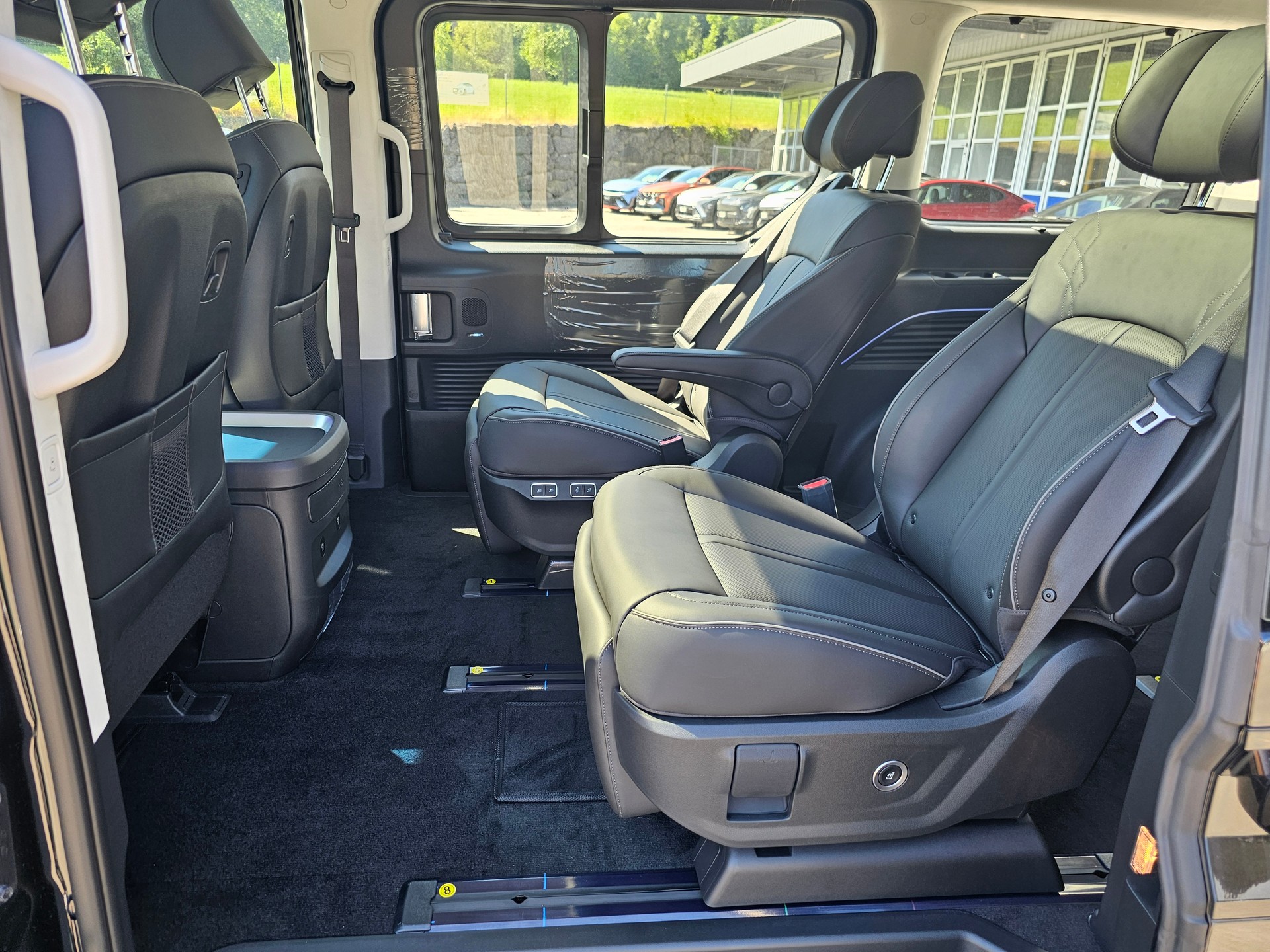 HYUNDAI Staria Premium 1.6 T-GDi HEV Vertex A-image-10