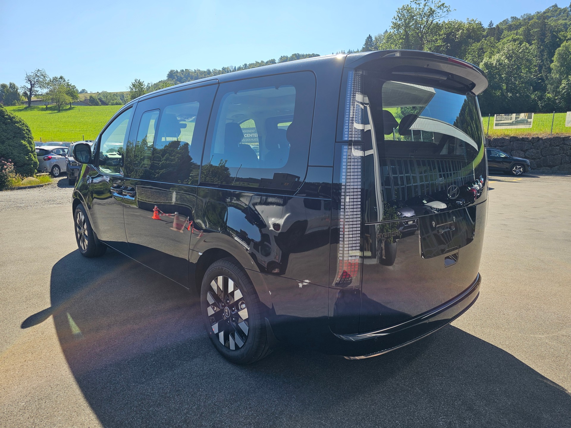 HYUNDAI Staria Premium 1.6 T-GDi HEV Vertex A-image-4