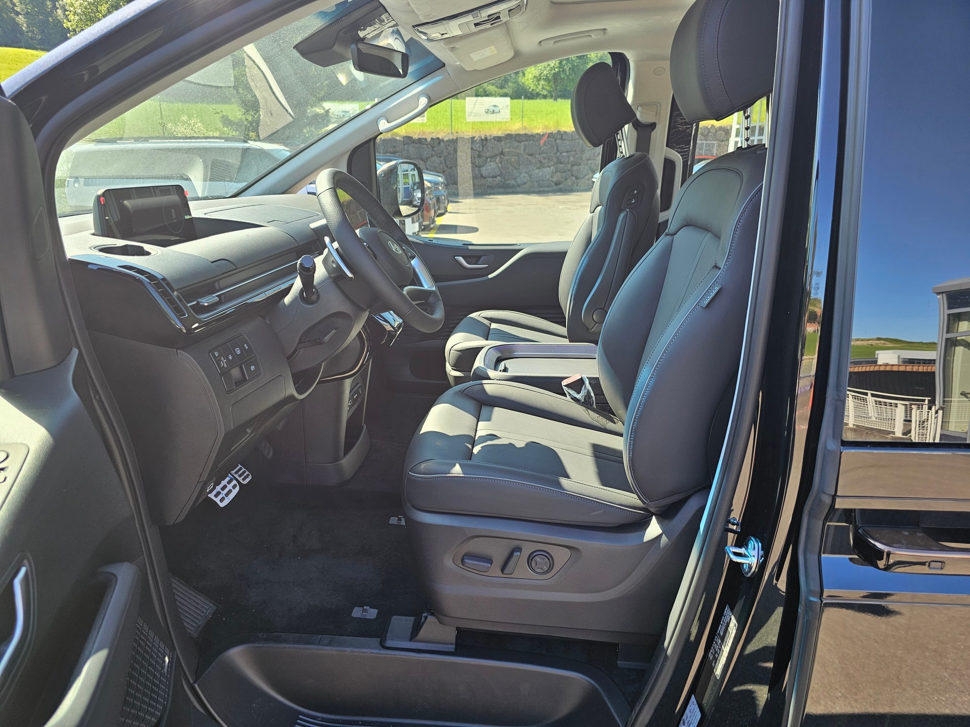 HYUNDAI Staria Premium 1.6 T-GDi HEV Vertex A-image-9