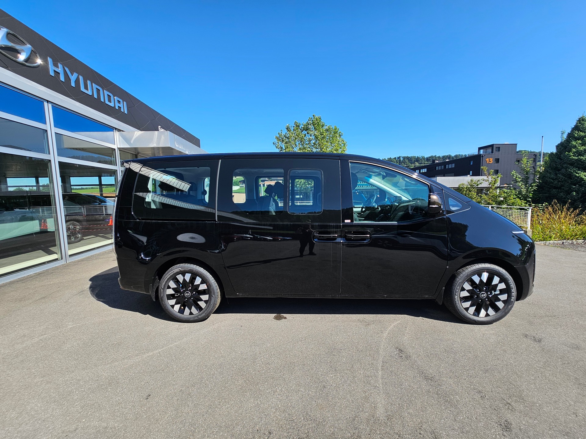 HYUNDAI Staria Premium 1.6 T-GDi HEV Vertex A-image-8