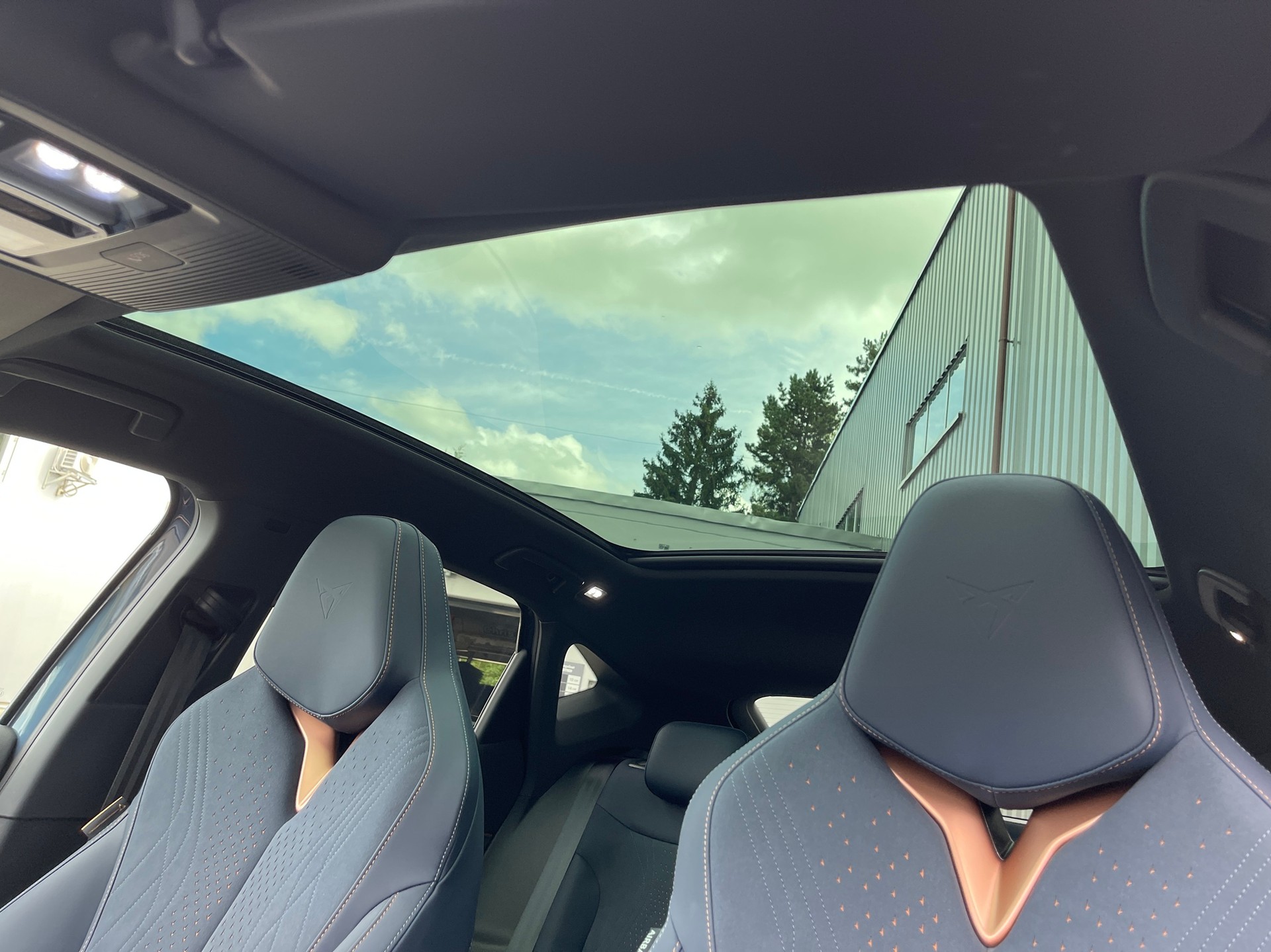CUPRA Tavascan Type 9 77 kWh VZ Adrenaline-image-8