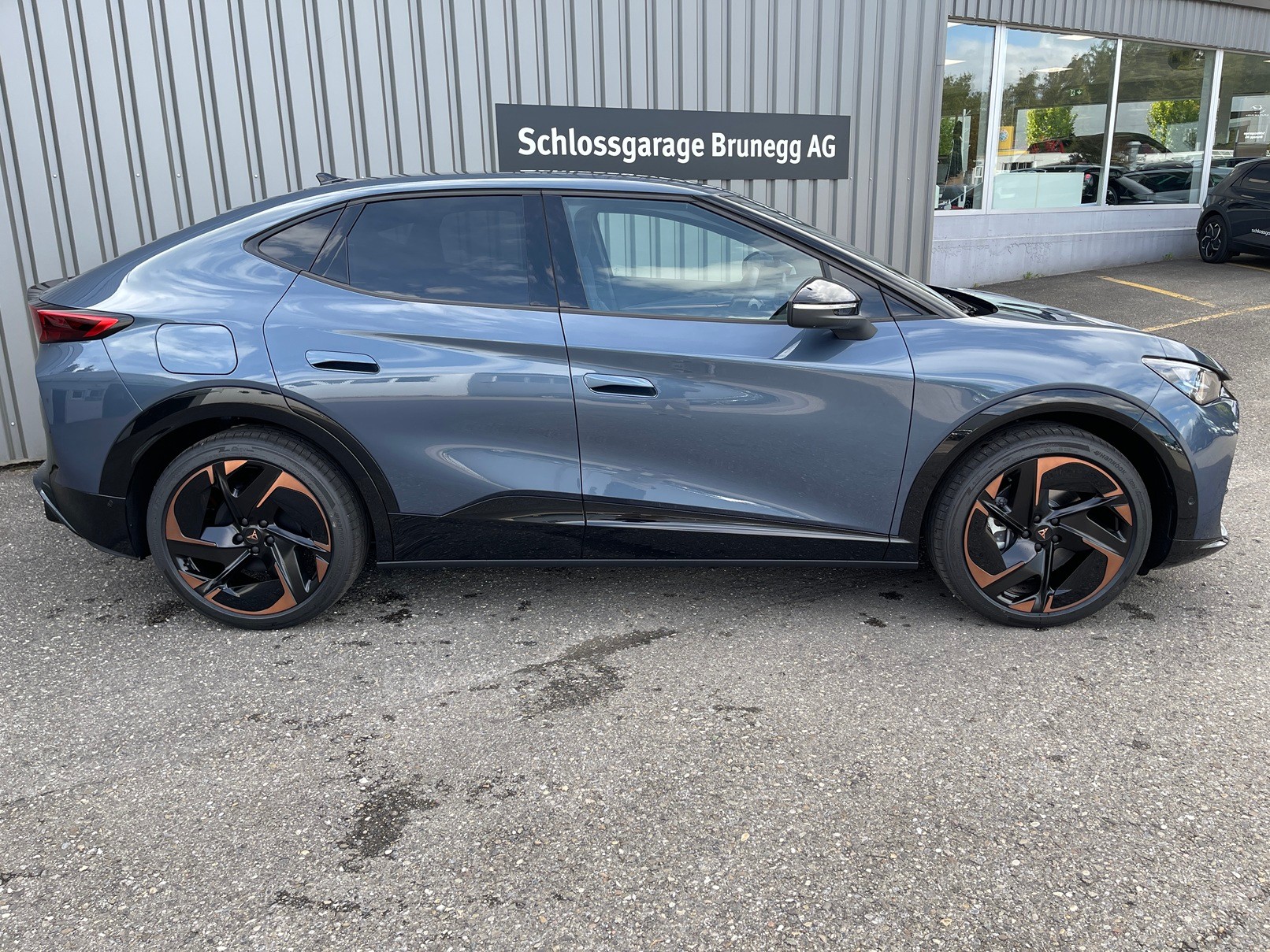 CUPRA Tavascan Type 9 77 kWh VZ Adrenaline-image-1