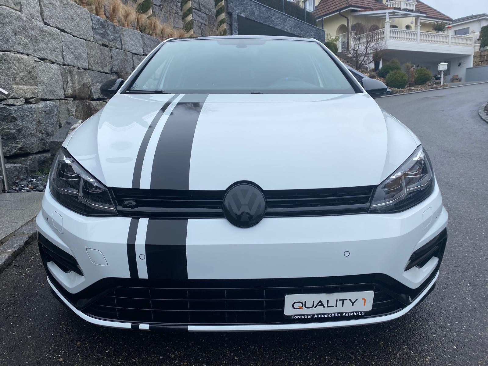 VW Golf 2.0 TSI R 4Motion DSG-image-4