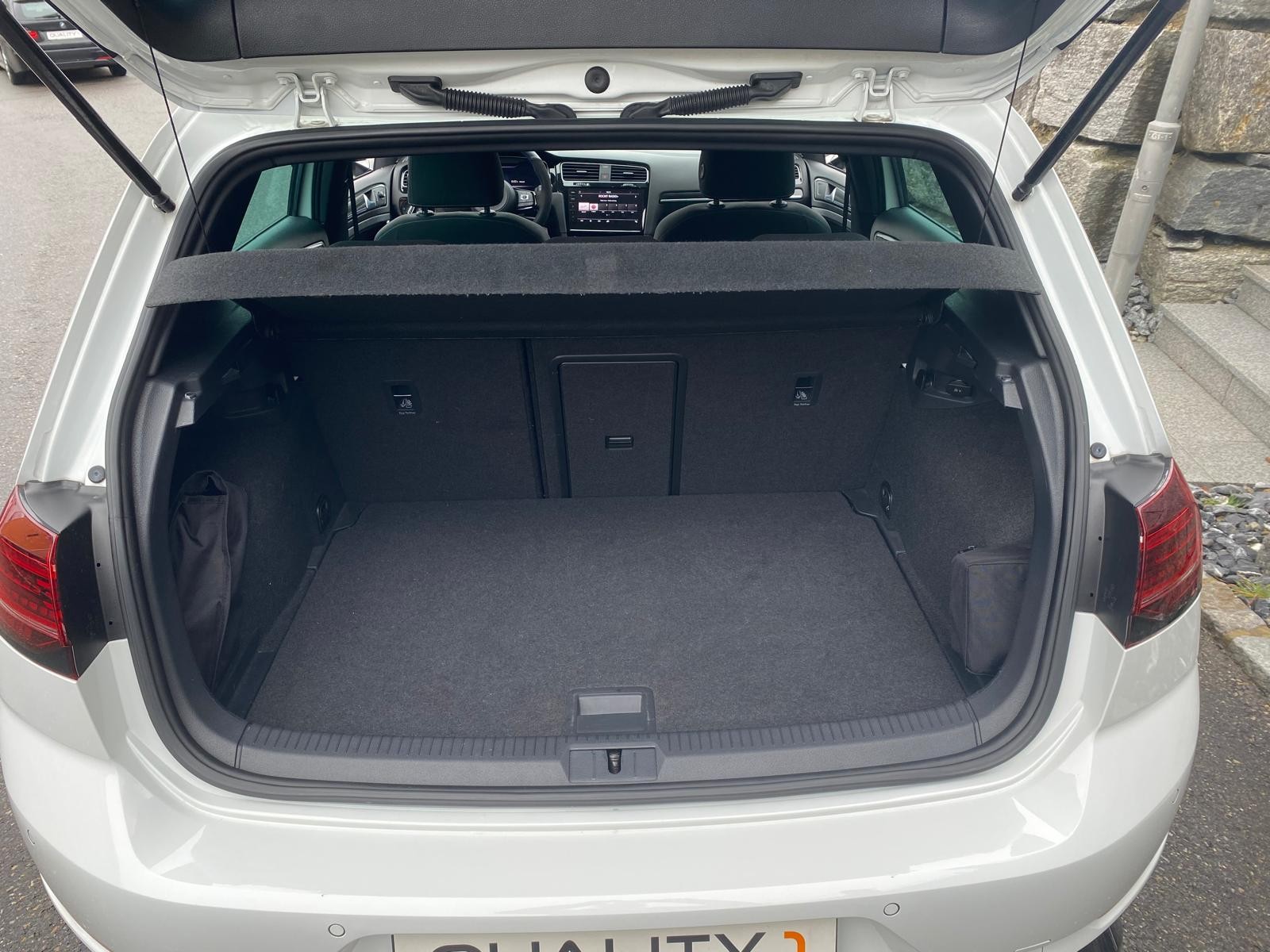 VW Golf 2.0 TSI R 4Motion DSG-image-12
