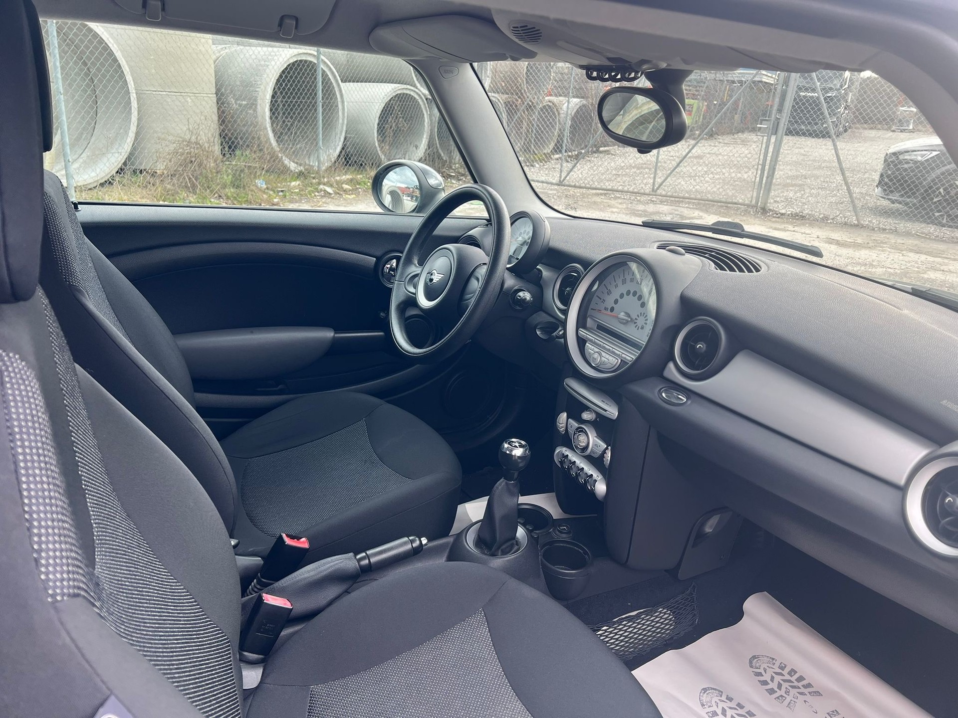 MINI One-image-9