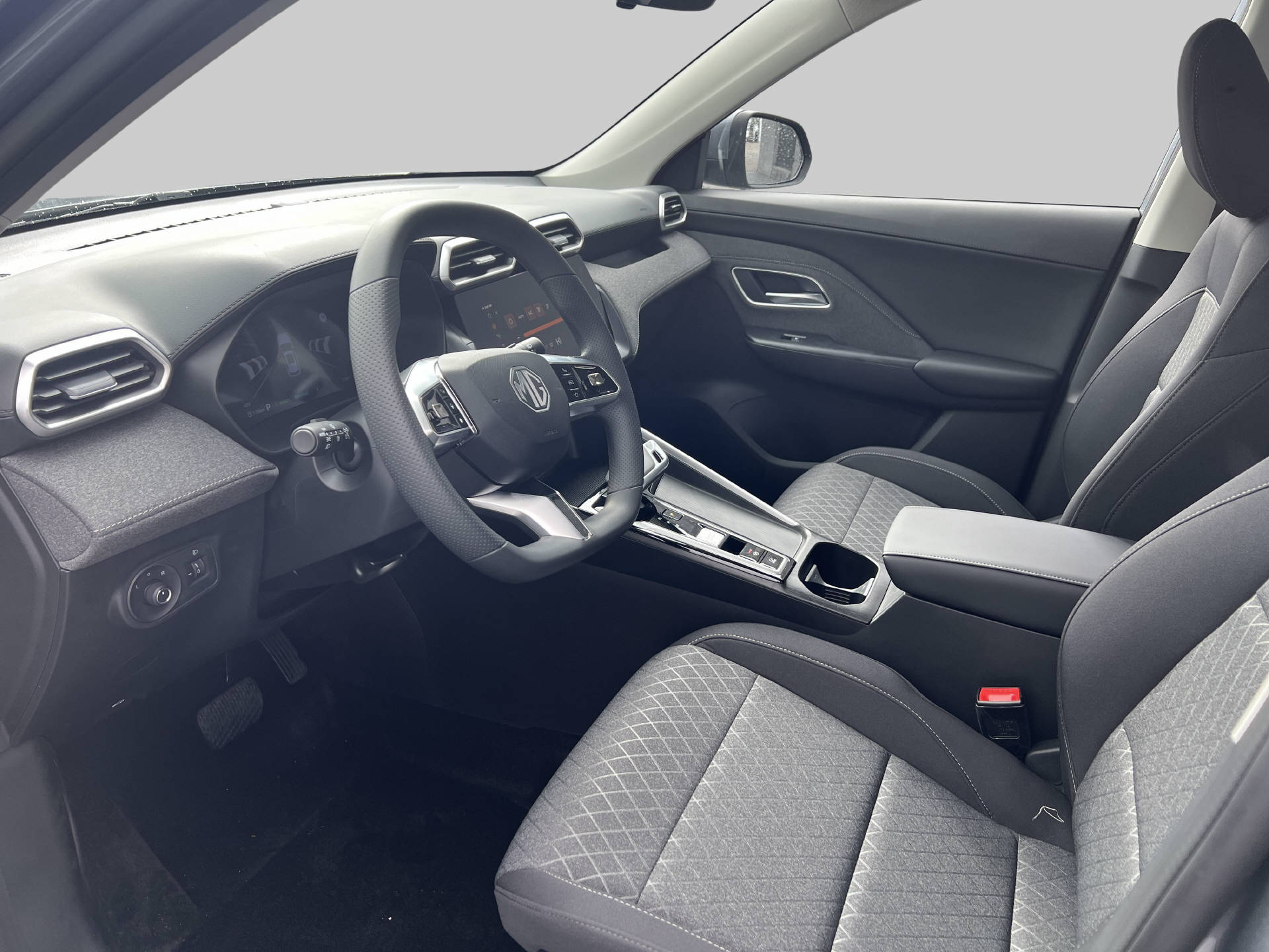 MG ZS 1.5 Hybrid+ Standard-image-5