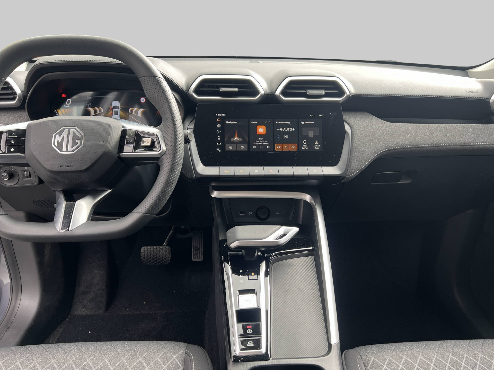 MG ZS 1.5 Hybrid+ Standard-image-4