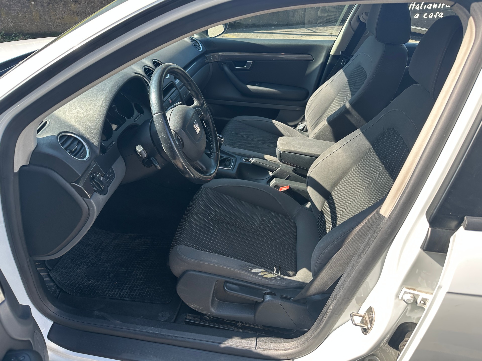 SEAT Exeo ST 2.0 TDI Solution-image-9
