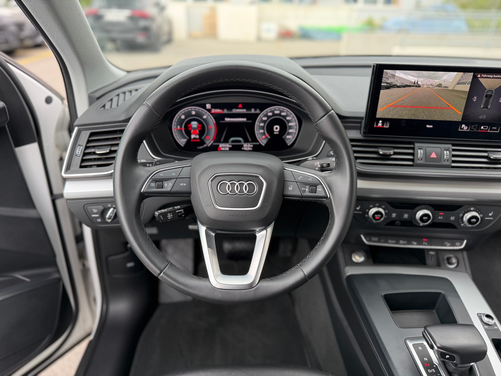 AUDI Q5 40 TDI quattro S-tronic-image-11
