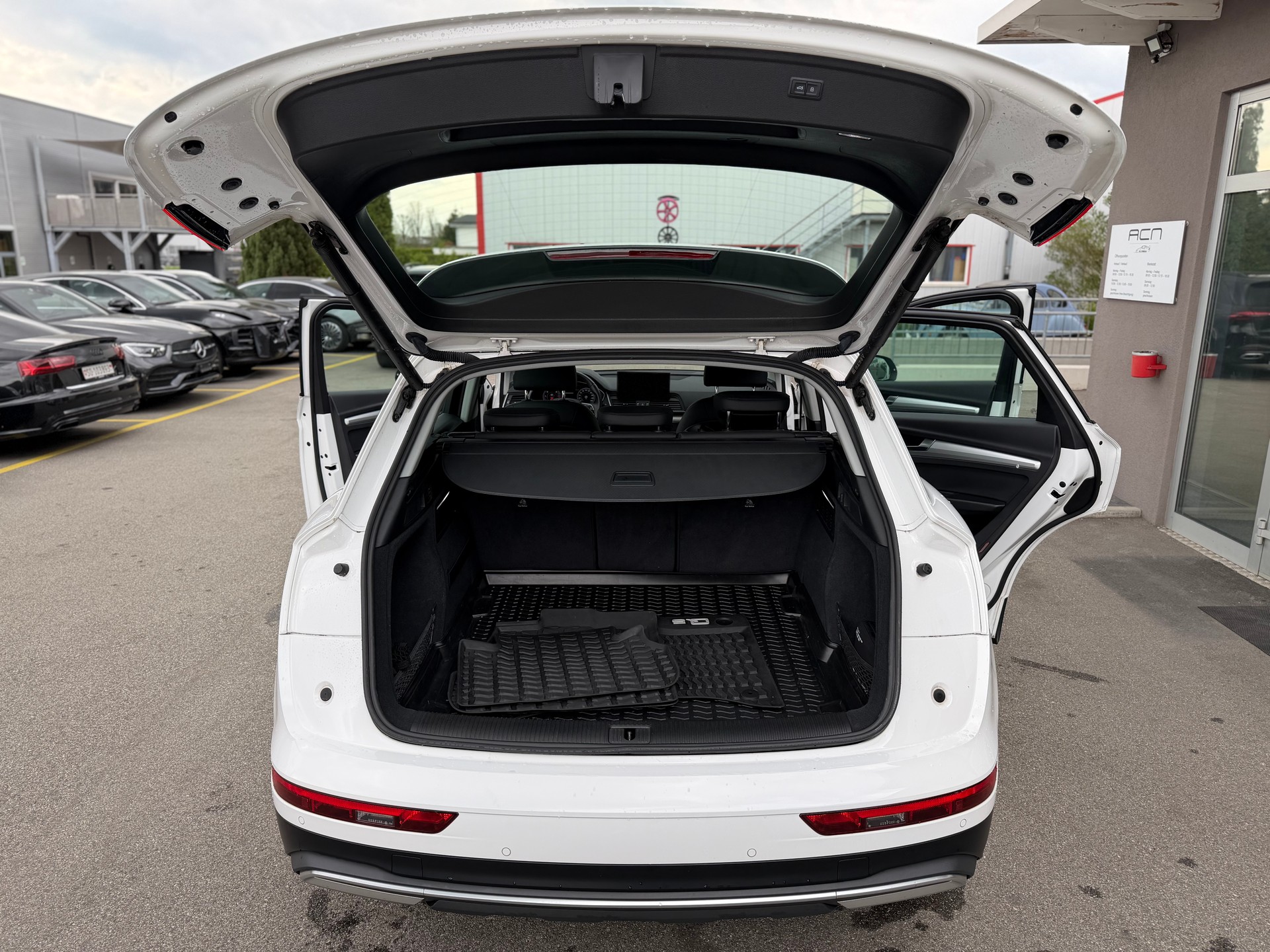 AUDI Q5 40 TDI quattro S-tronic-image-16