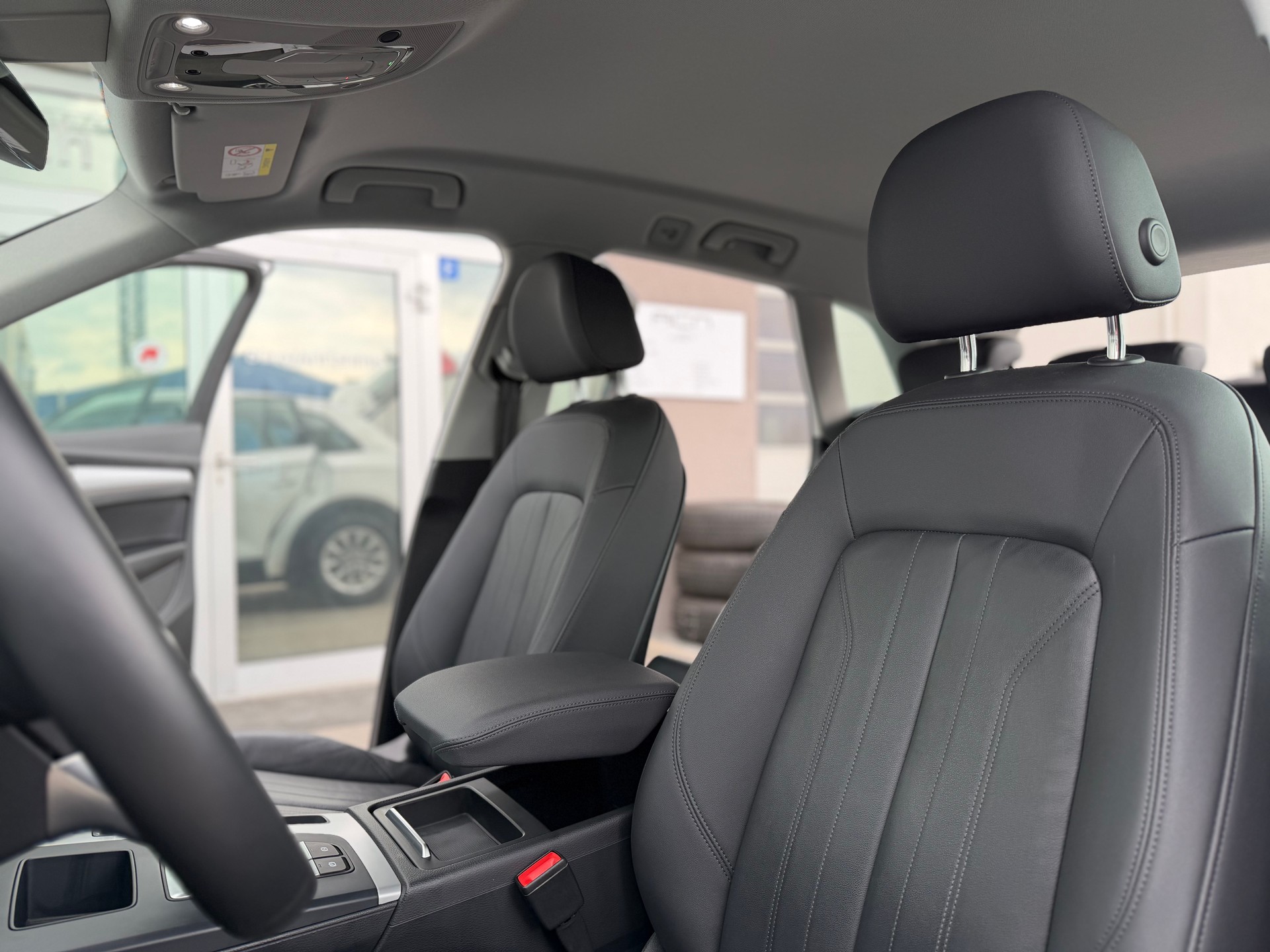 AUDI Q5 40 TDI quattro S-tronic-image-8