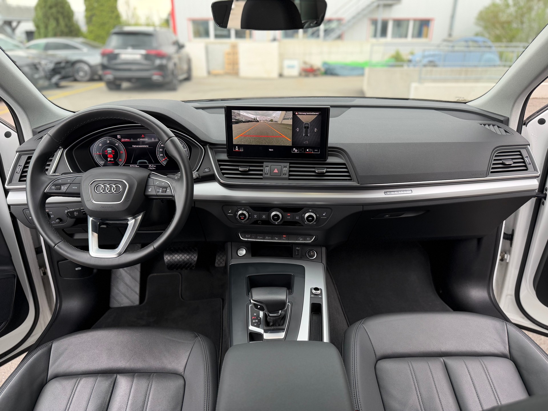 AUDI Q5 40 TDI quattro S-tronic-image-10