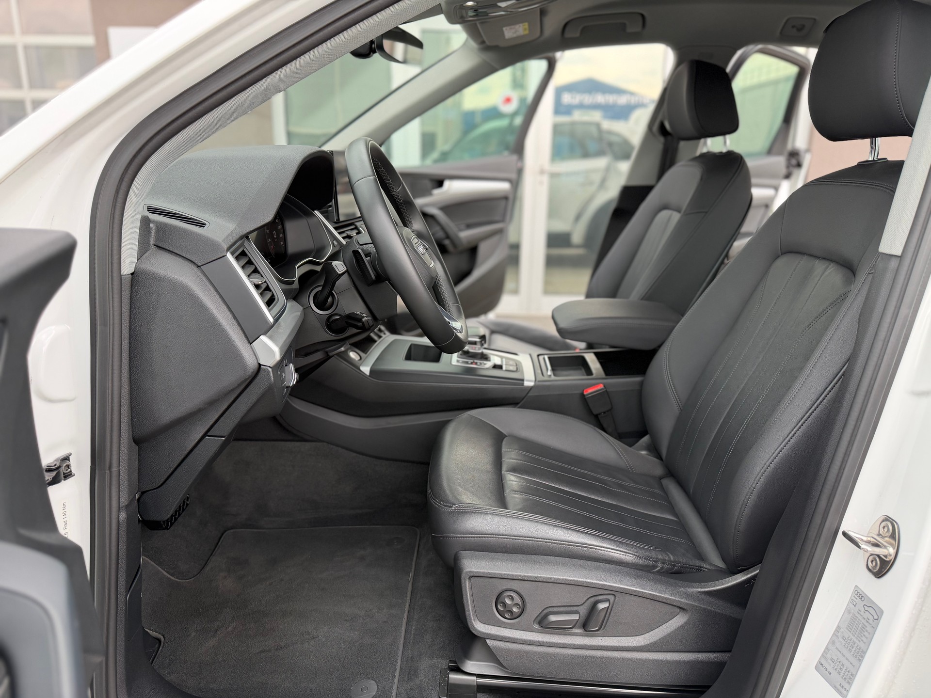 AUDI Q5 40 TDI quattro S-tronic-image-7