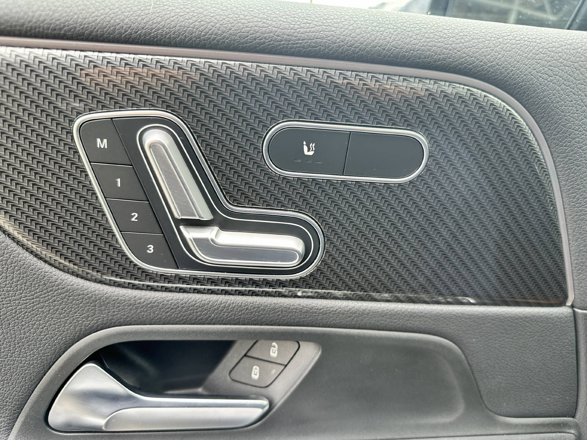 MERCEDES-BENZ B 250 AMG Line 4matic-image-14