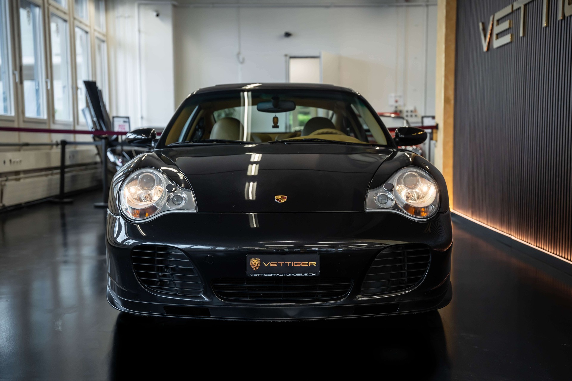 PORSCHE 911 Turbo-showroom-element-1