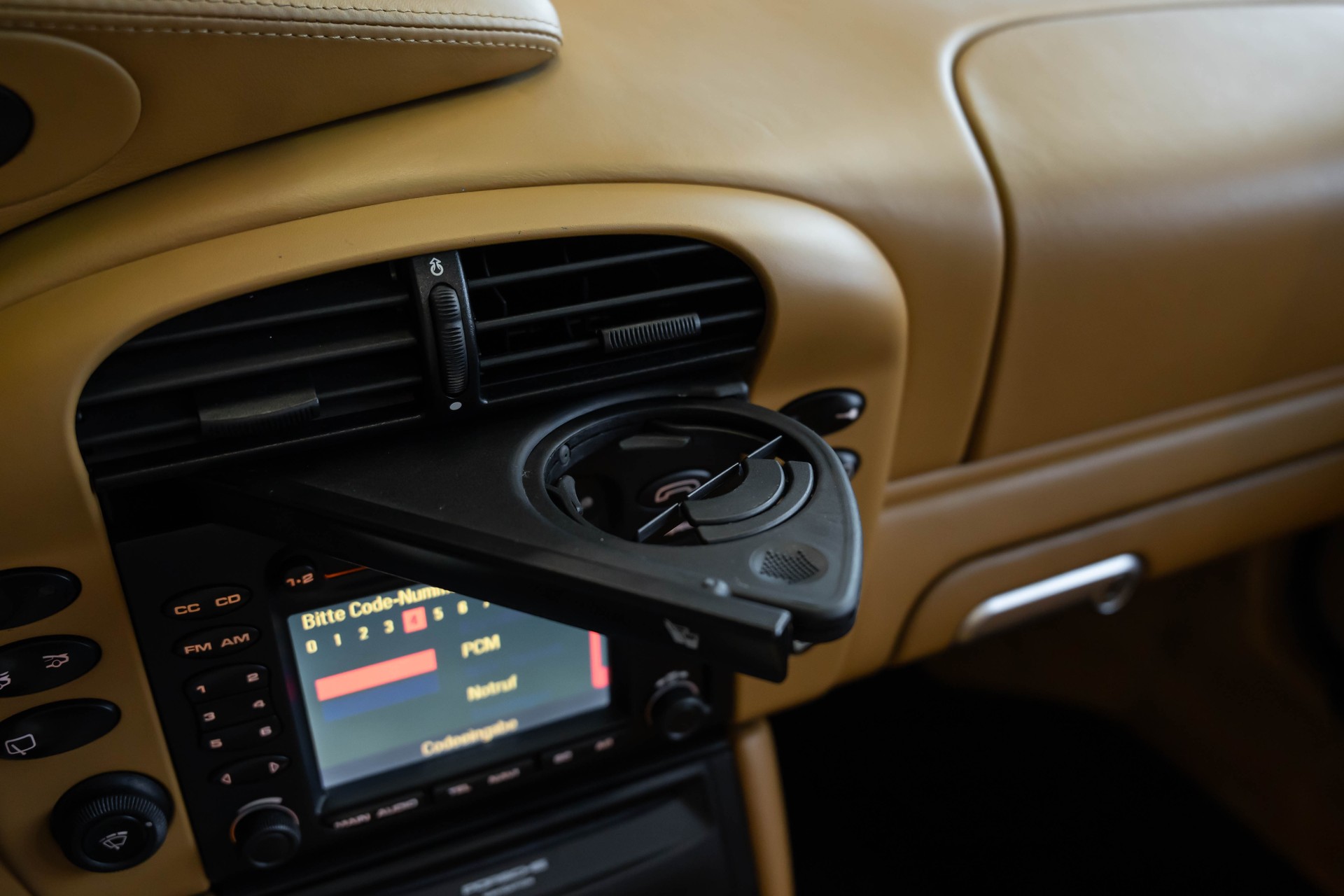 PORSCHE 911 Turbo-image-27