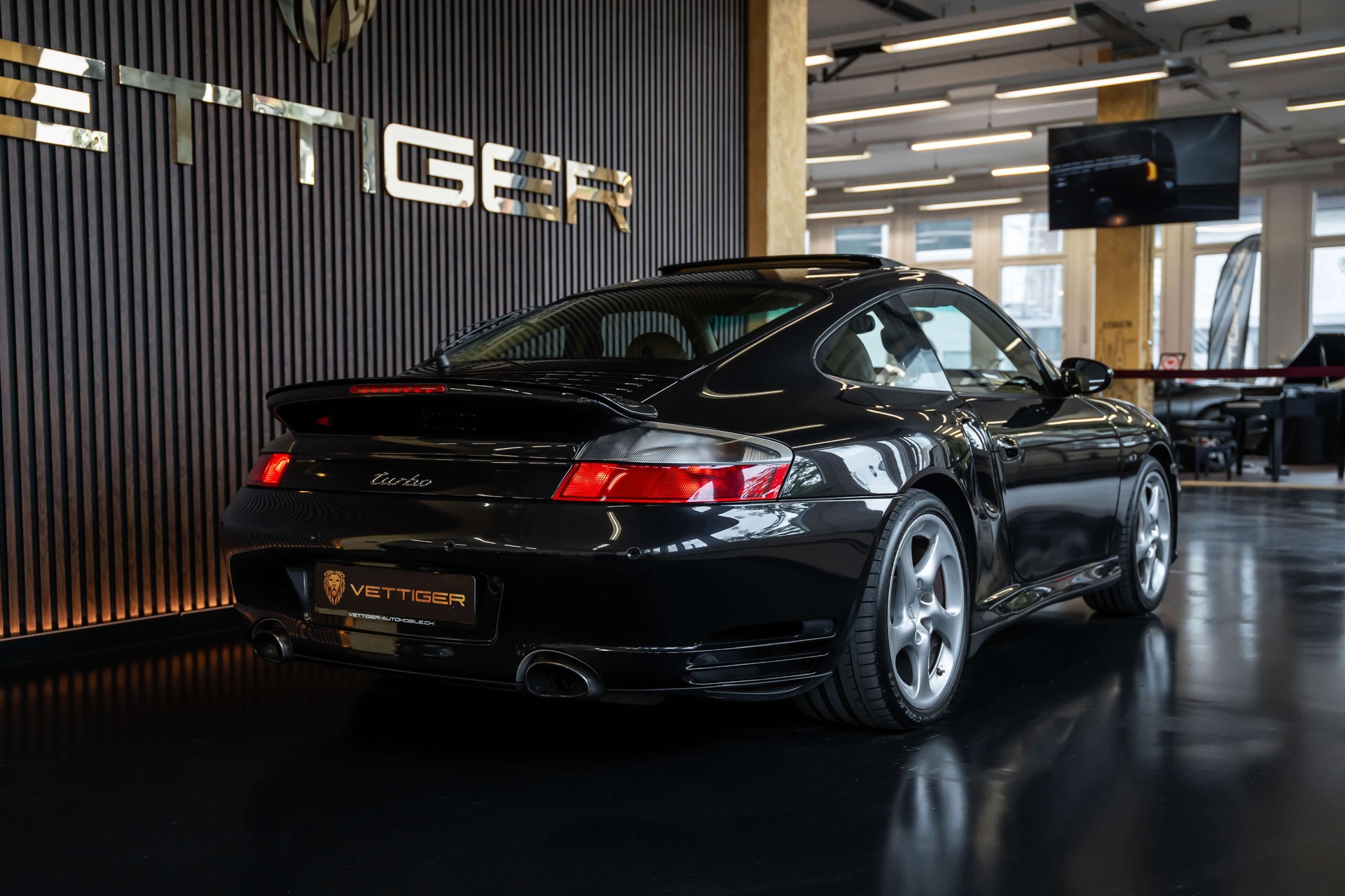 PORSCHE 911 Turbo-image-4