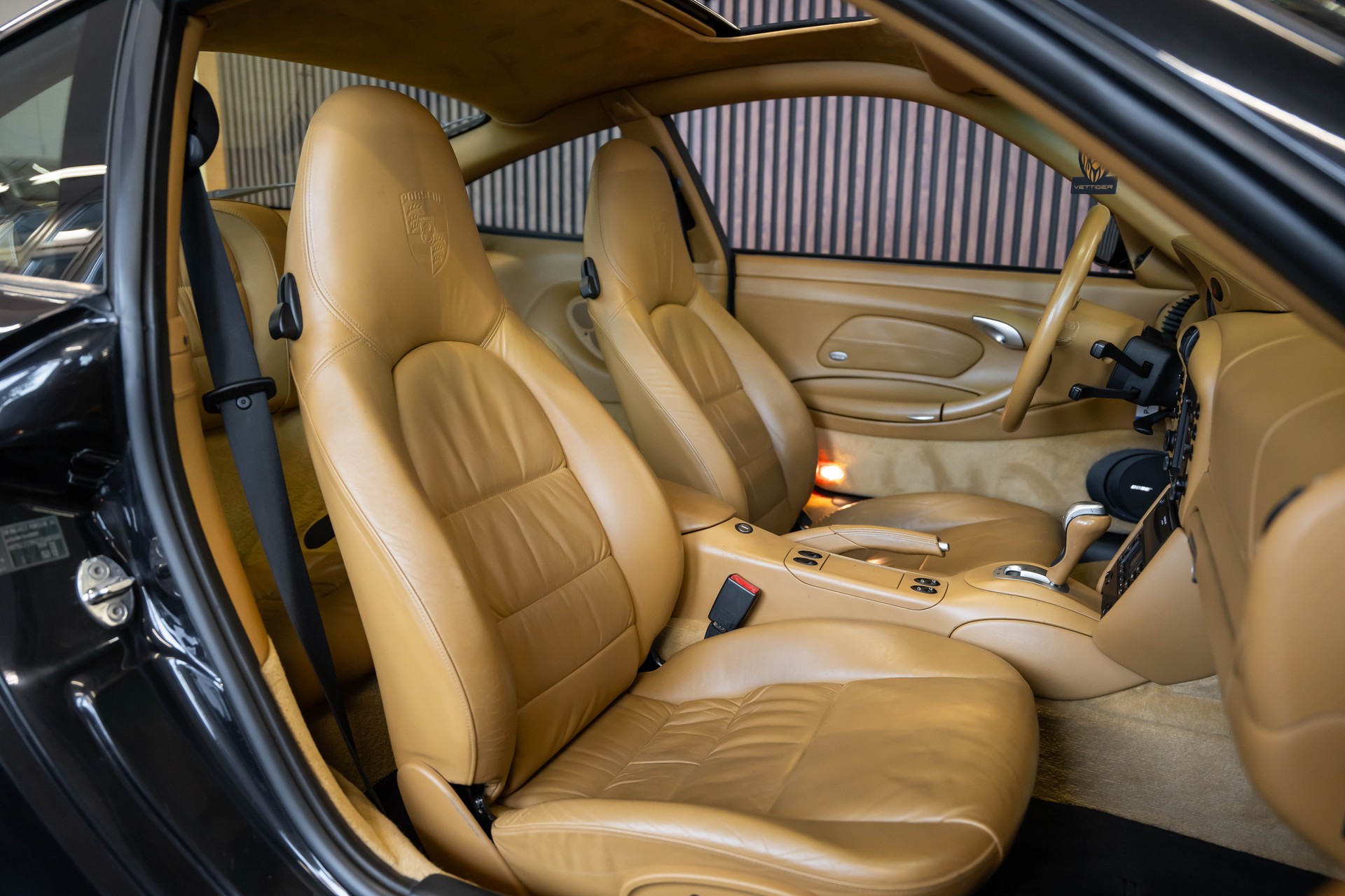 PORSCHE 911 Turbo-image-13