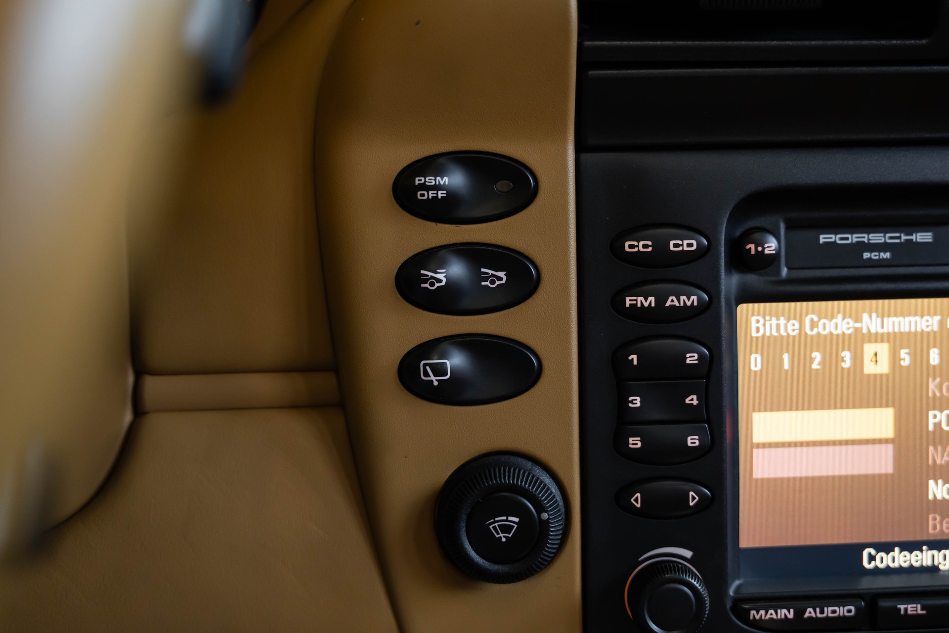 PORSCHE 911 Turbo-image-25