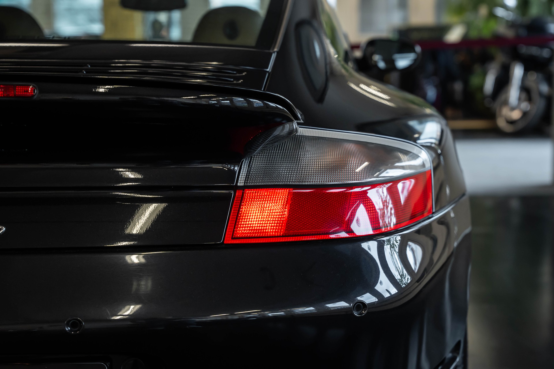 PORSCHE 911 Turbo-image-6