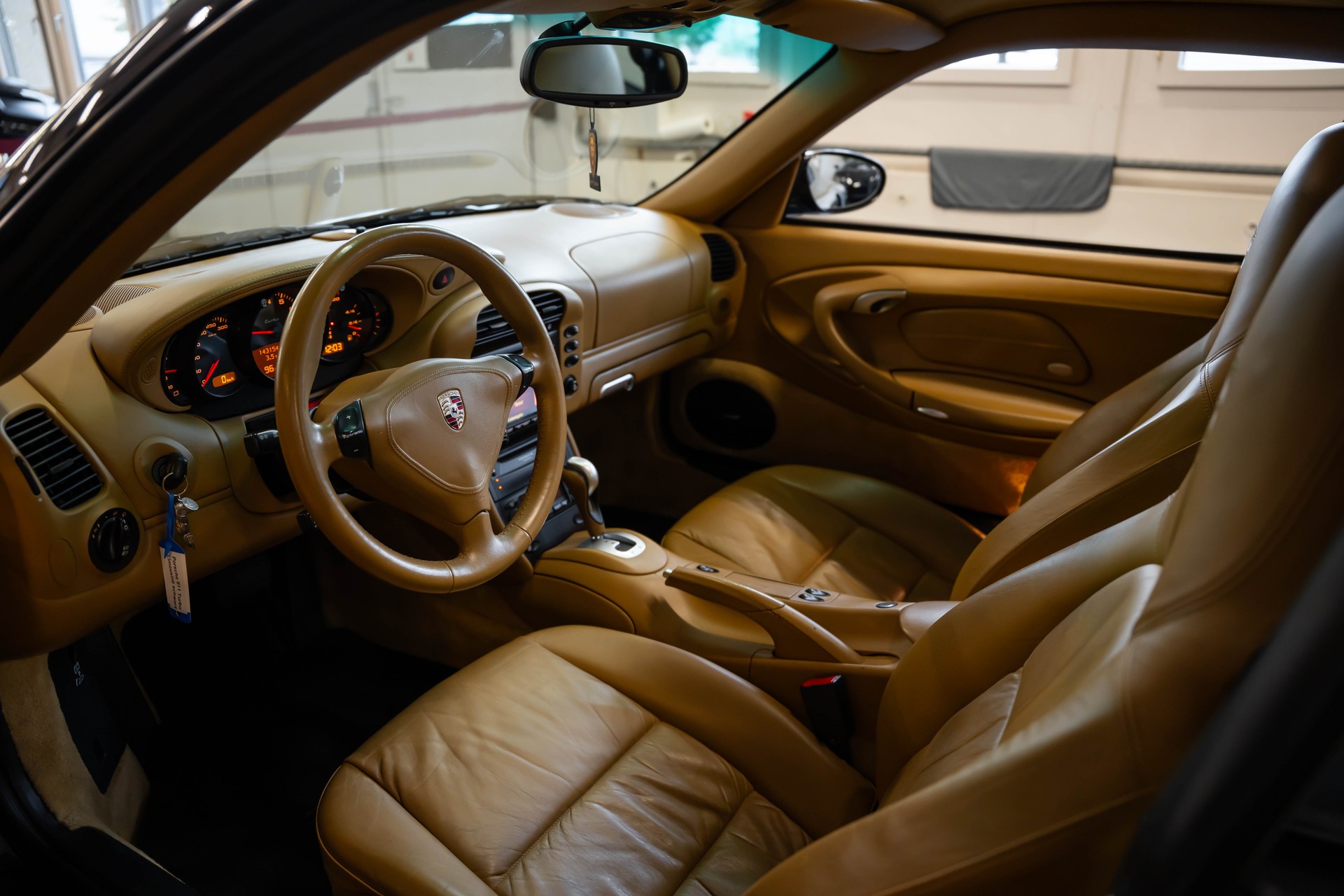 PORSCHE 911 Turbo-image-9