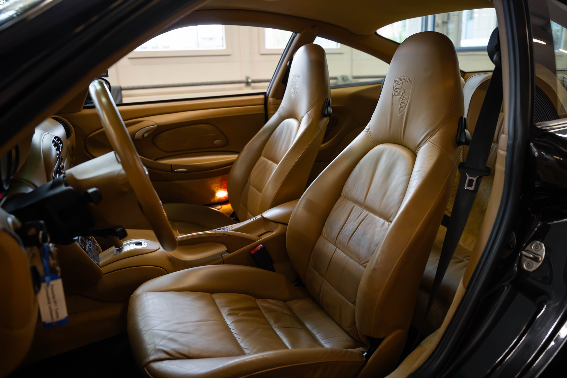 PORSCHE 911 Turbo-image-10