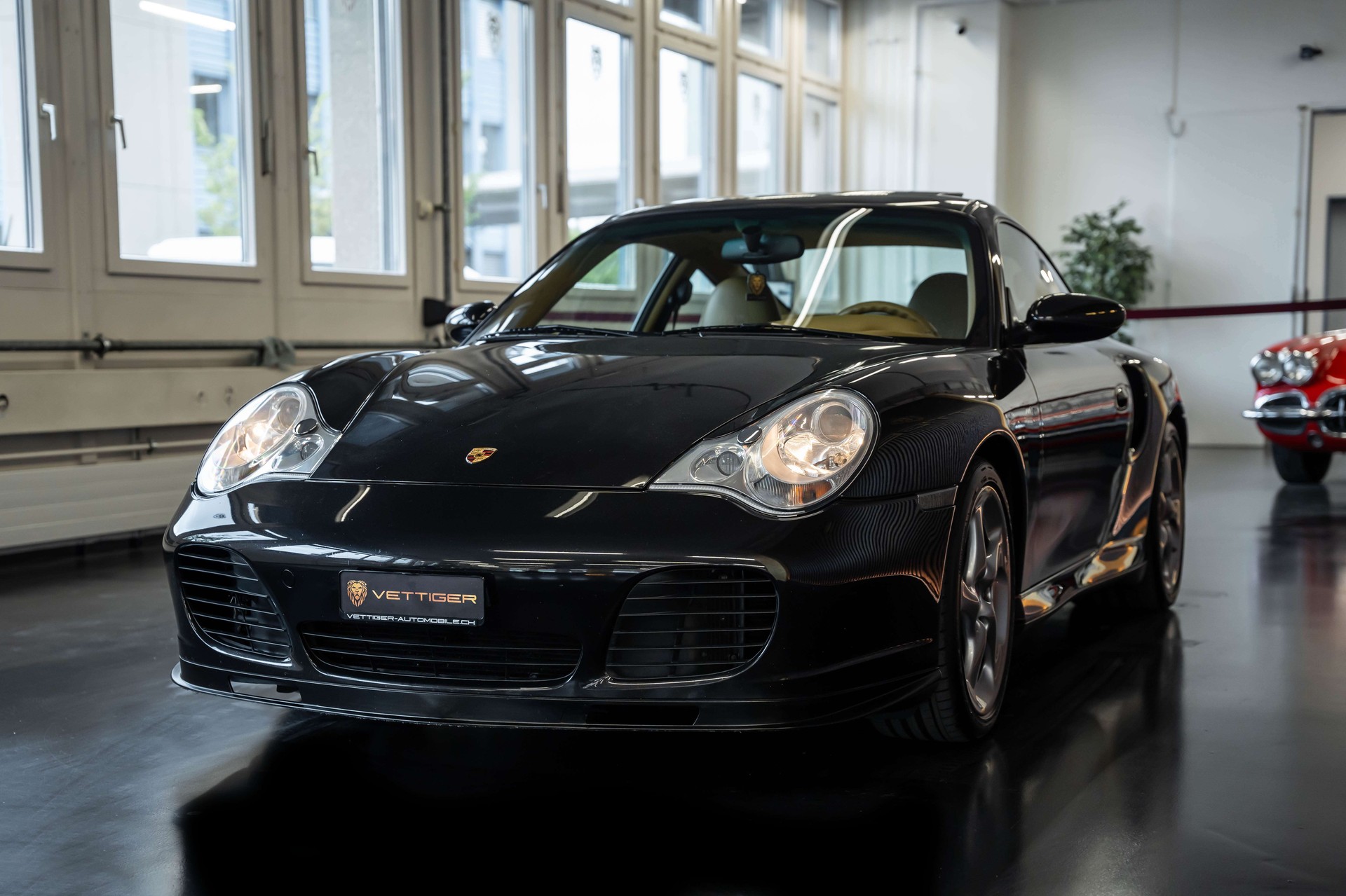 PORSCHE 911 Turbo-showroom-element-2