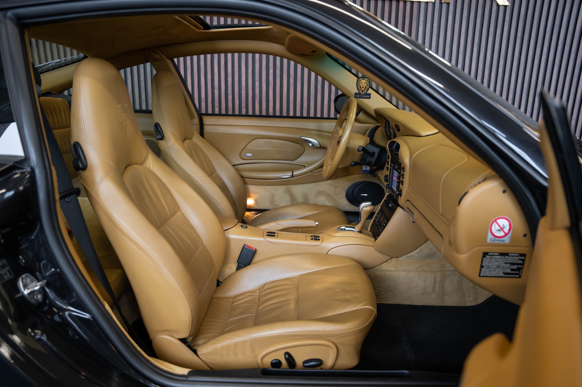 PORSCHE 911 Turbo-image-12