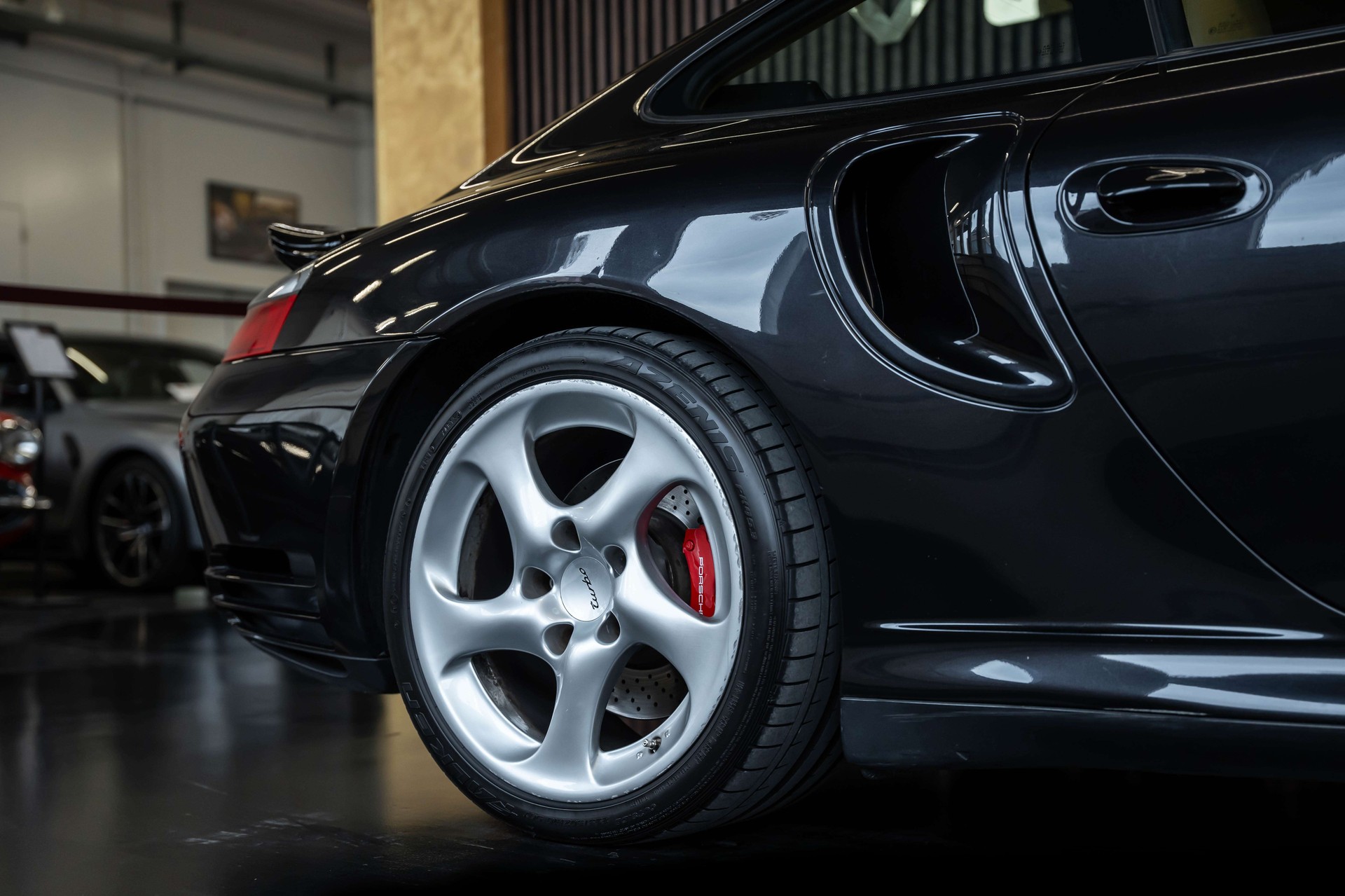 PORSCHE 911 Turbo-image-7