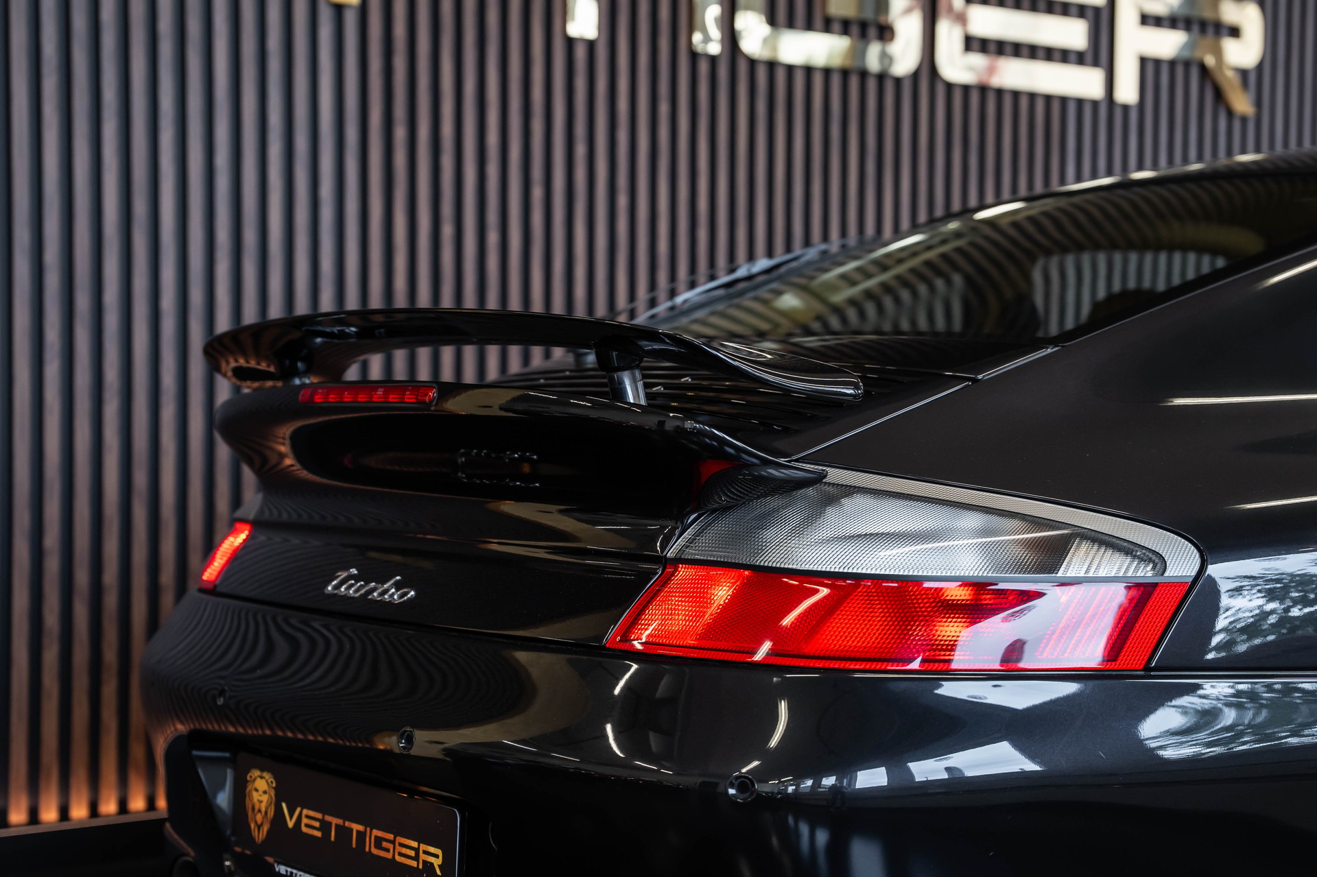 PORSCHE 911 Turbo-image-31