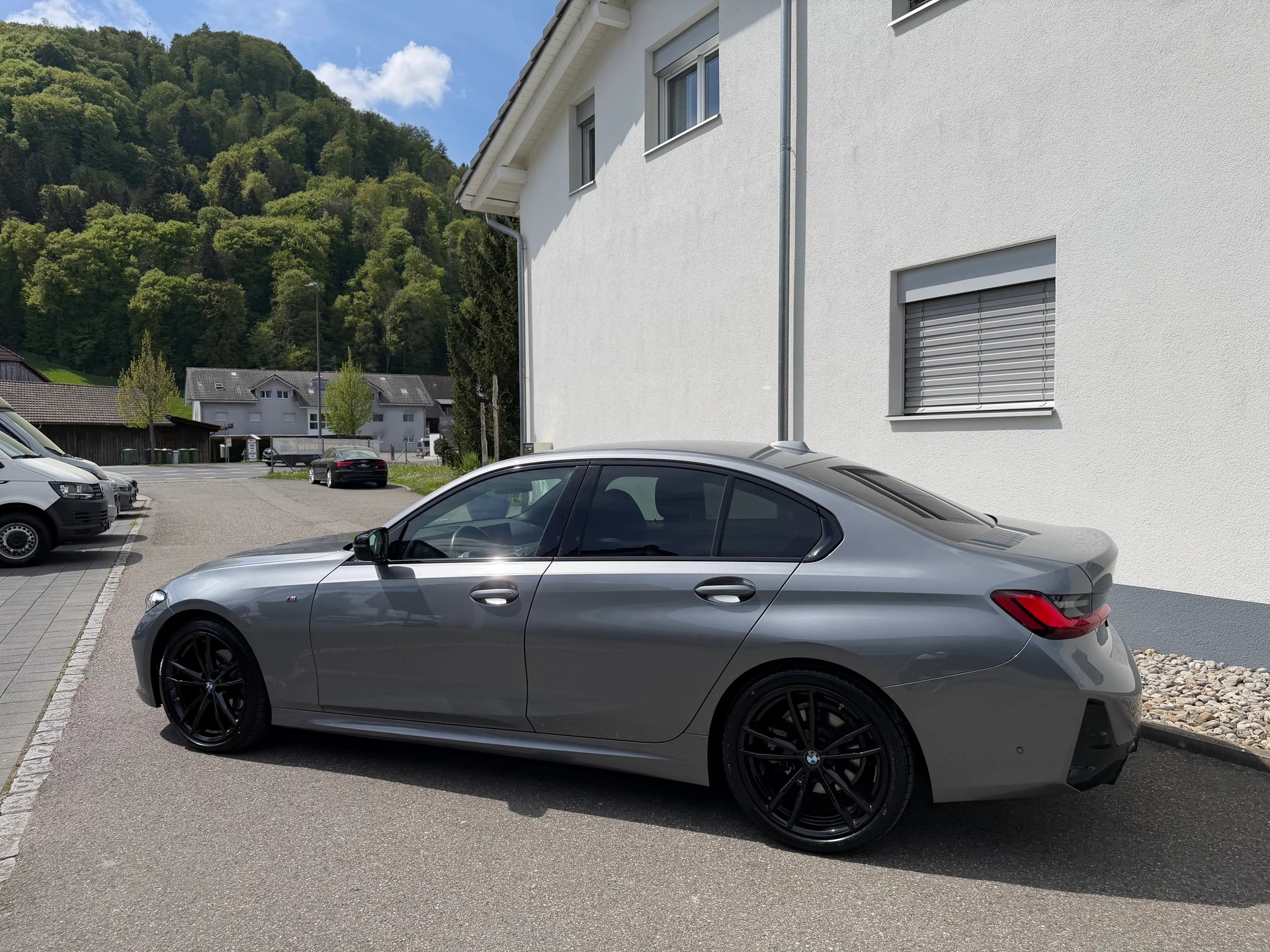 BMW 320d xDrive 48V Steptronic M Sport-image-12