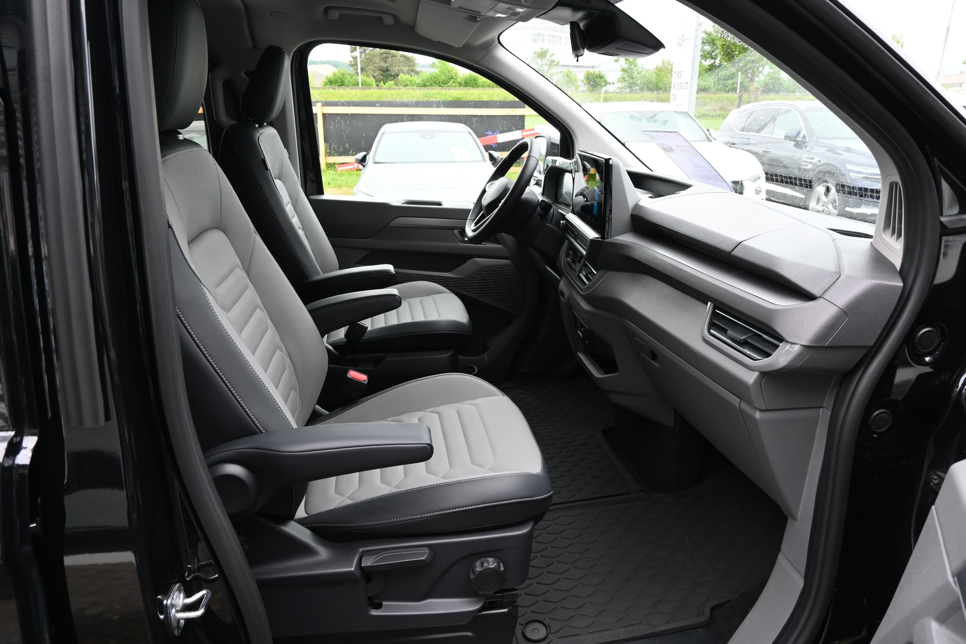 VW Caravelle 2.0 TDI Style LWB Automat 8-Plätzer 170PS + AHK 2500kg + Standheizung-image-15