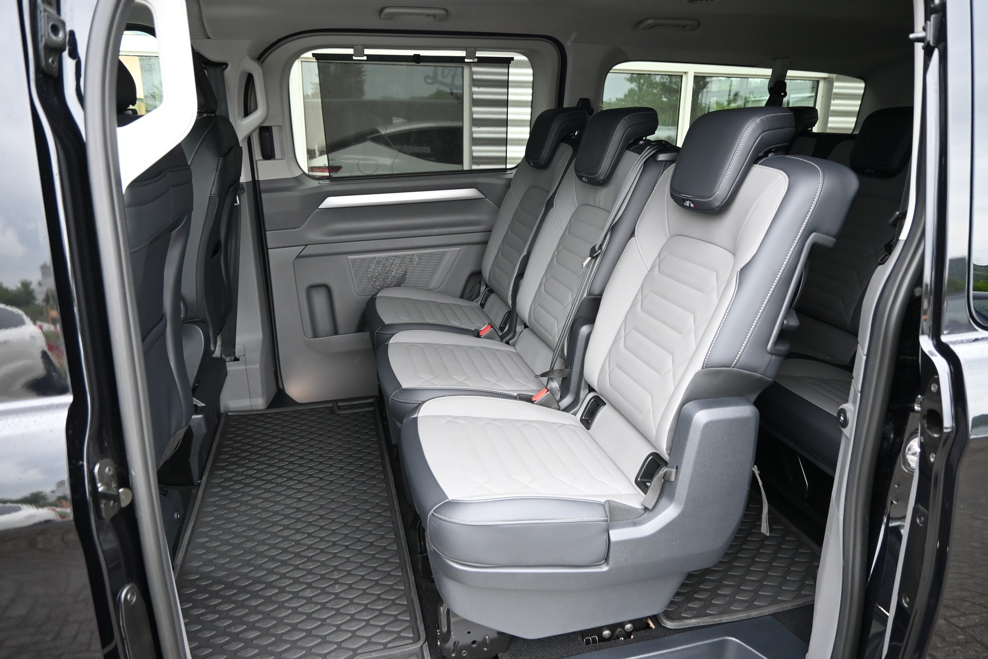 VW Caravelle 2.0 TDI Style LWB Automat 8-Plätzer 170PS + AHK 2500kg + Standheizung-image-17