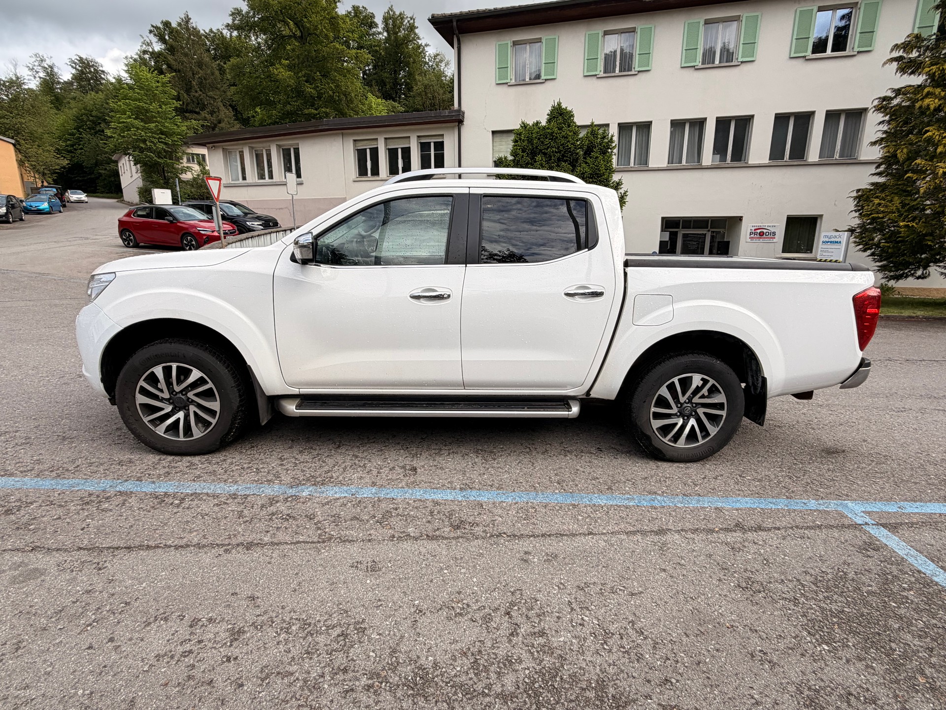 NISSAN Navara Double Cab N-Connecta 2.3 dCi 4WD Automatic-image-2