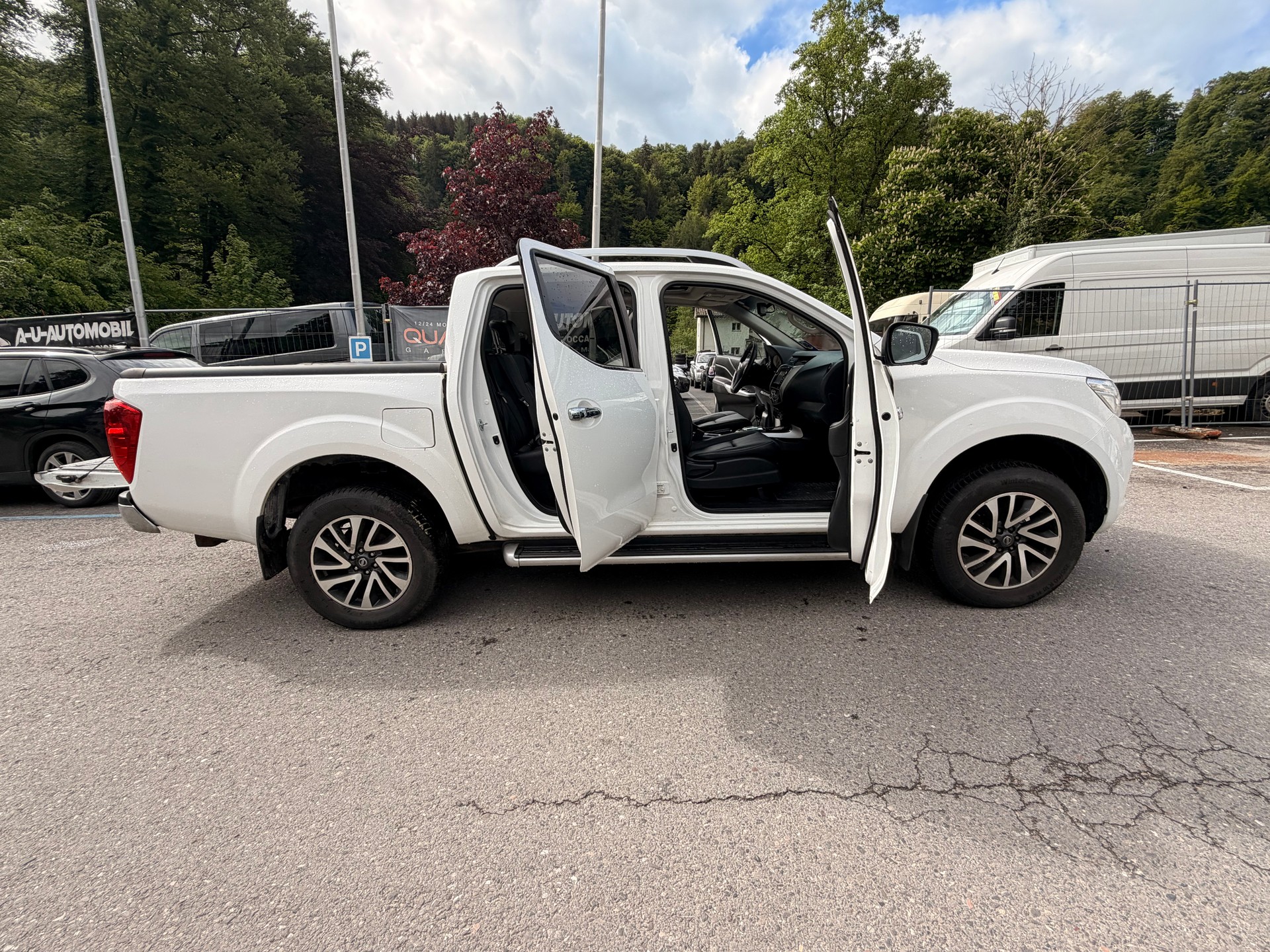 NISSAN Navara Double Cab N-Connecta 2.3 dCi 4WD Automatic-image-19